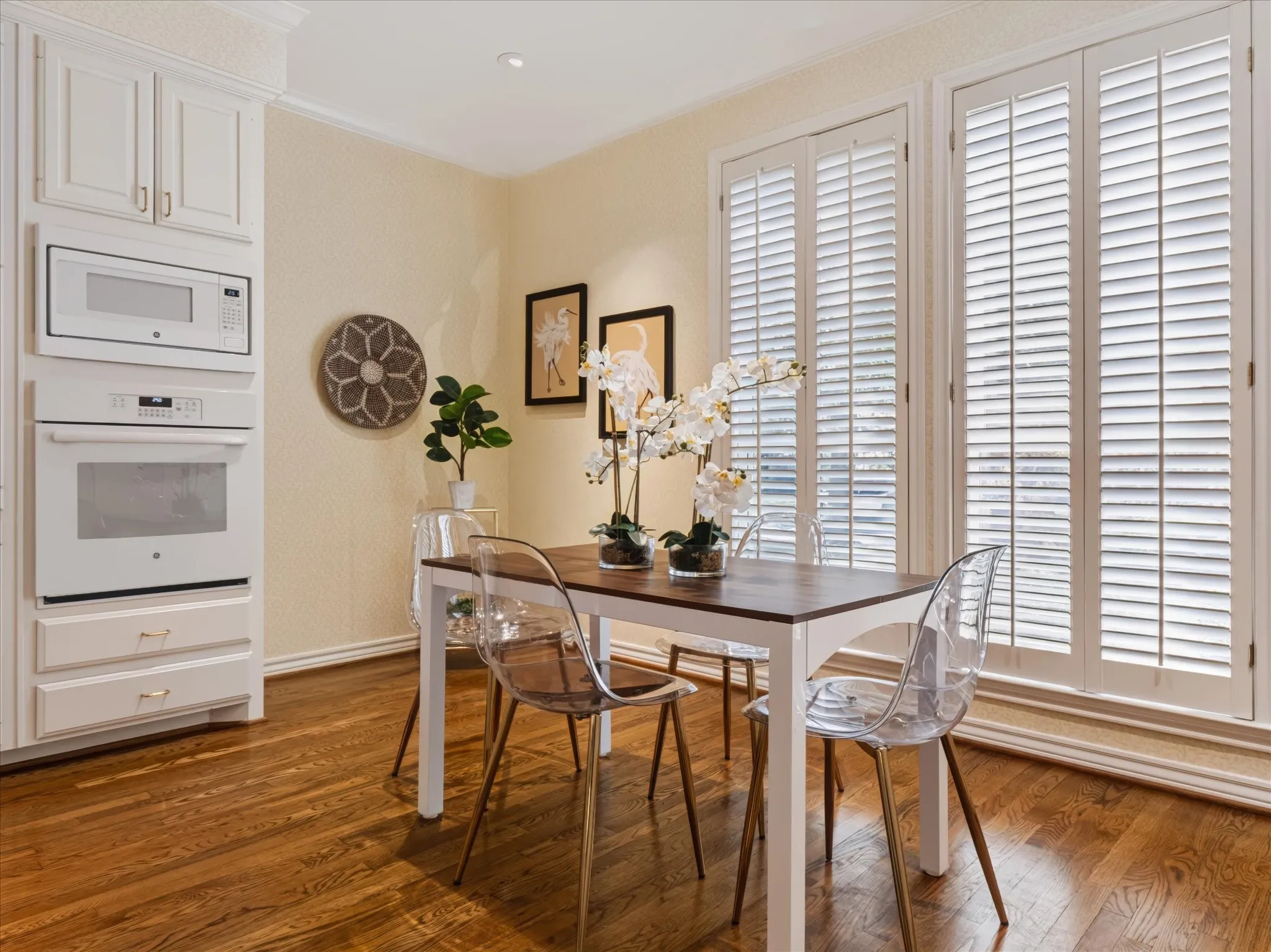 Single Family Residence For Sale in Dallas County , 2708 Rosedale Avenue, University Park, Texas 75205, 4 Bedroom, 3 Bathroom, 2 Garage spaces, 3,376 Sqft, built in 1994, mls#21327950, Real Estate Agent in University Park, Homes For Sale in Dallas county, Homes For Sale in University Park, Realtor in University Park Texas, Real Estate Brokerage Independent Realty Texas, Luminita Cordes Realtor