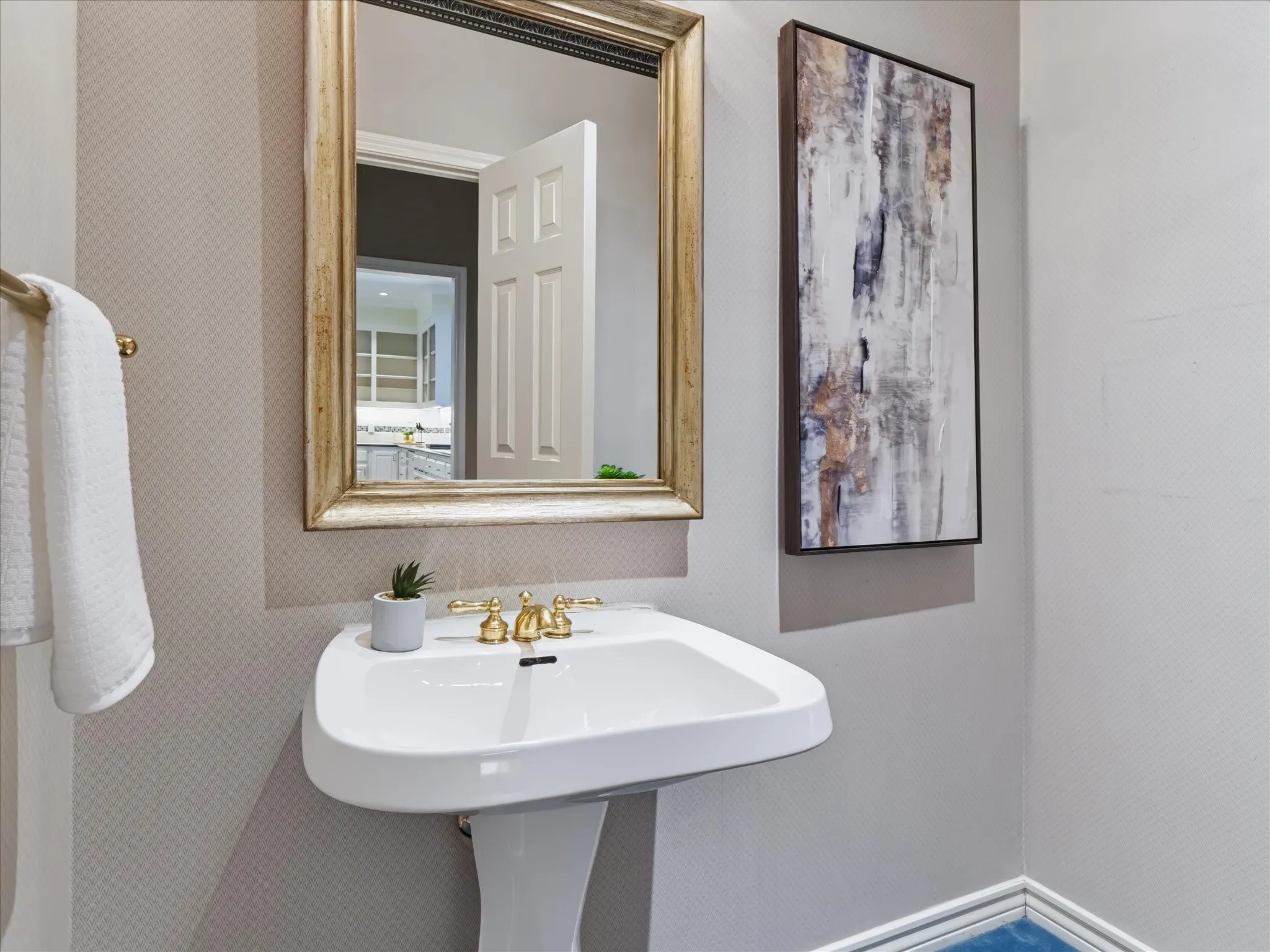 Single Family Residence For Sale in Dallas County , 2708 Rosedale Avenue, University Park, Texas 75205, 4 Bedroom, 3 Bathroom, 2 Garage spaces, 3,376 Sqft, built in 1994, mls#21327950, Real Estate Agent in University Park, Homes For Sale in Dallas county, Homes For Sale in University Park, Realtor in University Park Texas, Real Estate Brokerage Independent Realty Texas, Luminita Cordes Realtor