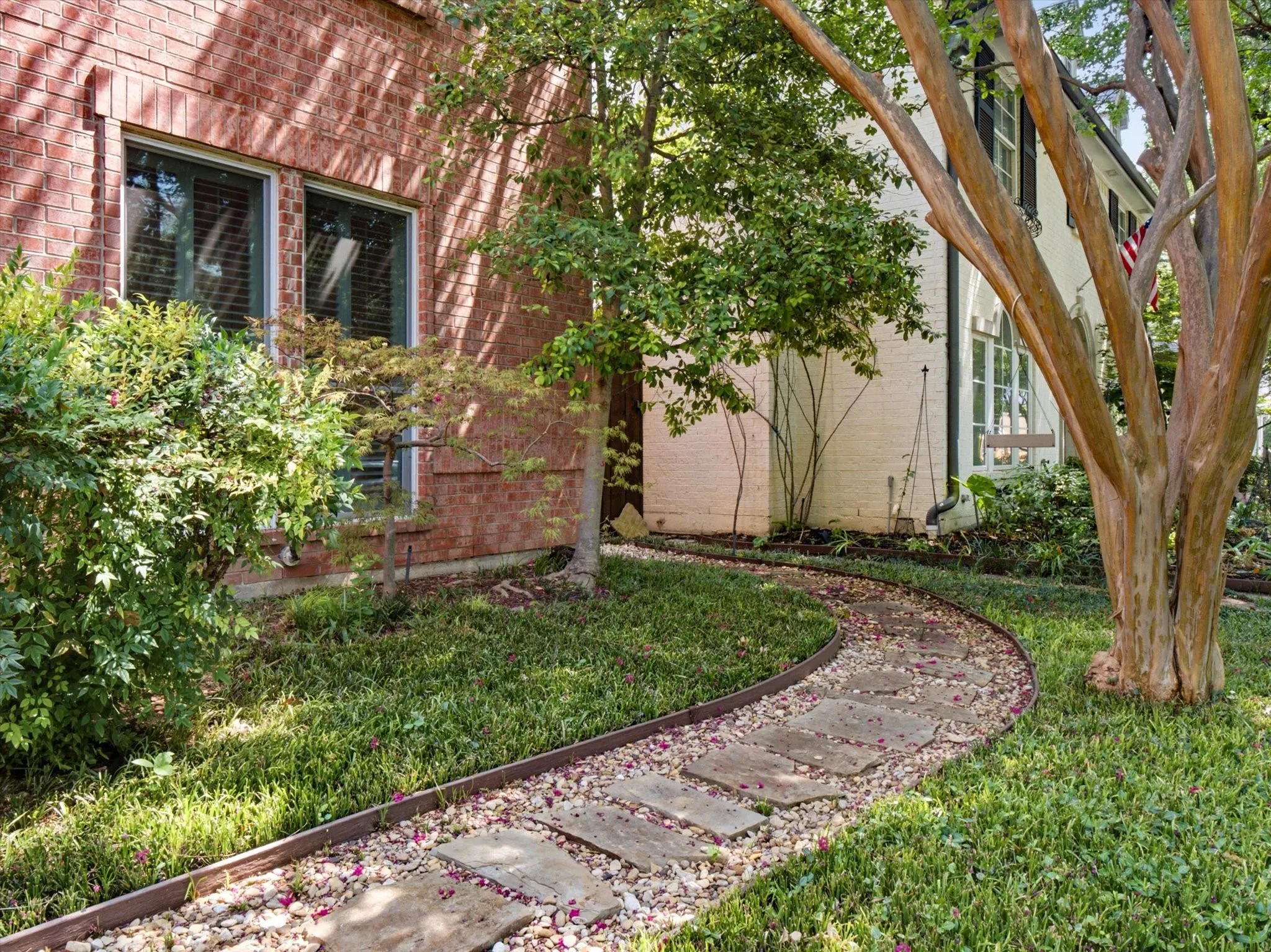 Single Family Residence For Sale in Dallas County , 2708 Rosedale Avenue, University Park, Texas 75205, 4 Bedroom, 3 Bathroom, 2 Garage spaces, 3,376 Sqft, built in 1994, mls#21327950, Real Estate Agent in University Park, Homes For Sale in Dallas county, Homes For Sale in University Park, Realtor in University Park Texas, Real Estate Brokerage Independent Realty Texas, Luminita Cordes Realtor