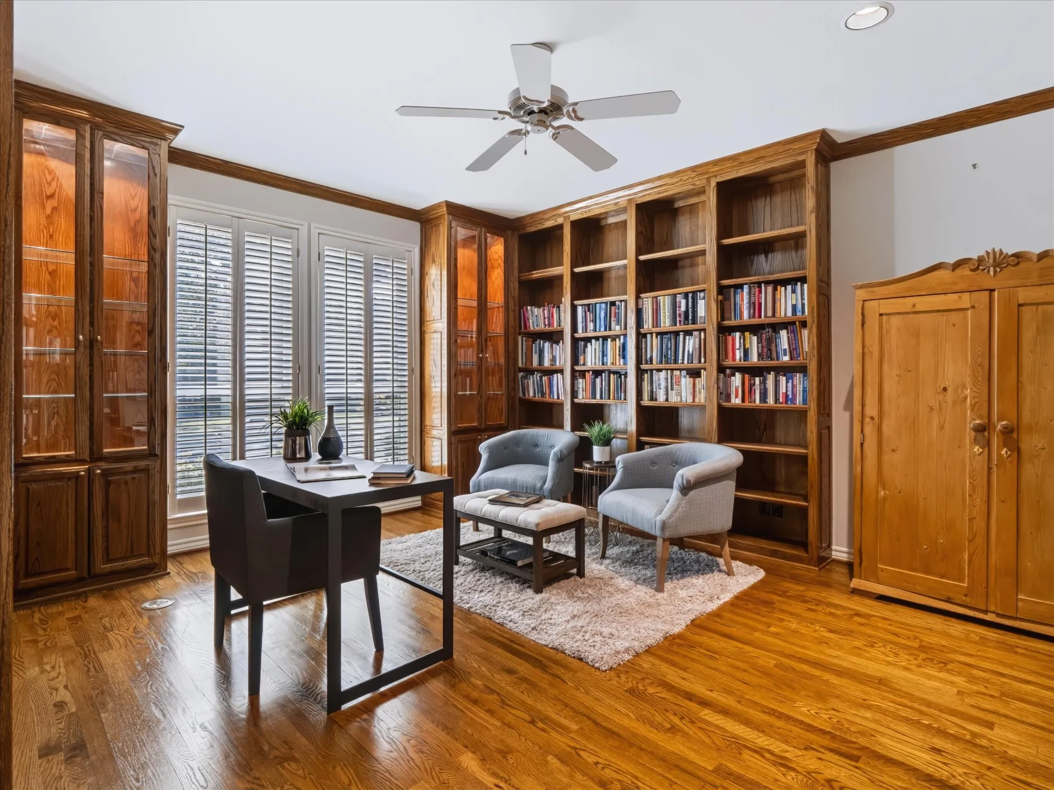 Single Family Residence For Sale in Dallas County , 2708 Rosedale Avenue, University Park, Texas 75205, 4 Bedroom, 3 Bathroom, 2 Garage spaces, 3,376 Sqft, built in 1994, mls#21327950, Real Estate Agent in University Park, Homes For Sale in Dallas county, Homes For Sale in University Park, Realtor in University Park Texas, Real Estate Brokerage Independent Realty Texas, Luminita Cordes Realtor