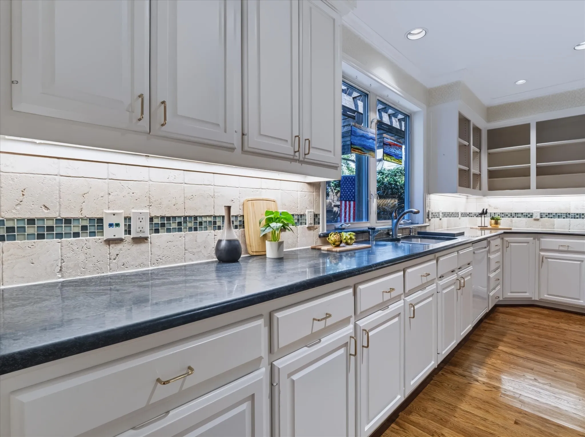 Single Family Residence For Sale in Dallas County , 2708 Rosedale Avenue, University Park, Texas 75205, 4 Bedroom, 3 Bathroom, 2 Garage spaces, 3,376 Sqft, built in 1994, mls#21327950, Real Estate Agent in University Park, Homes For Sale in Dallas county, Homes For Sale in University Park, Realtor in University Park Texas, Real Estate Brokerage Independent Realty Texas, Luminita Cordes Realtor