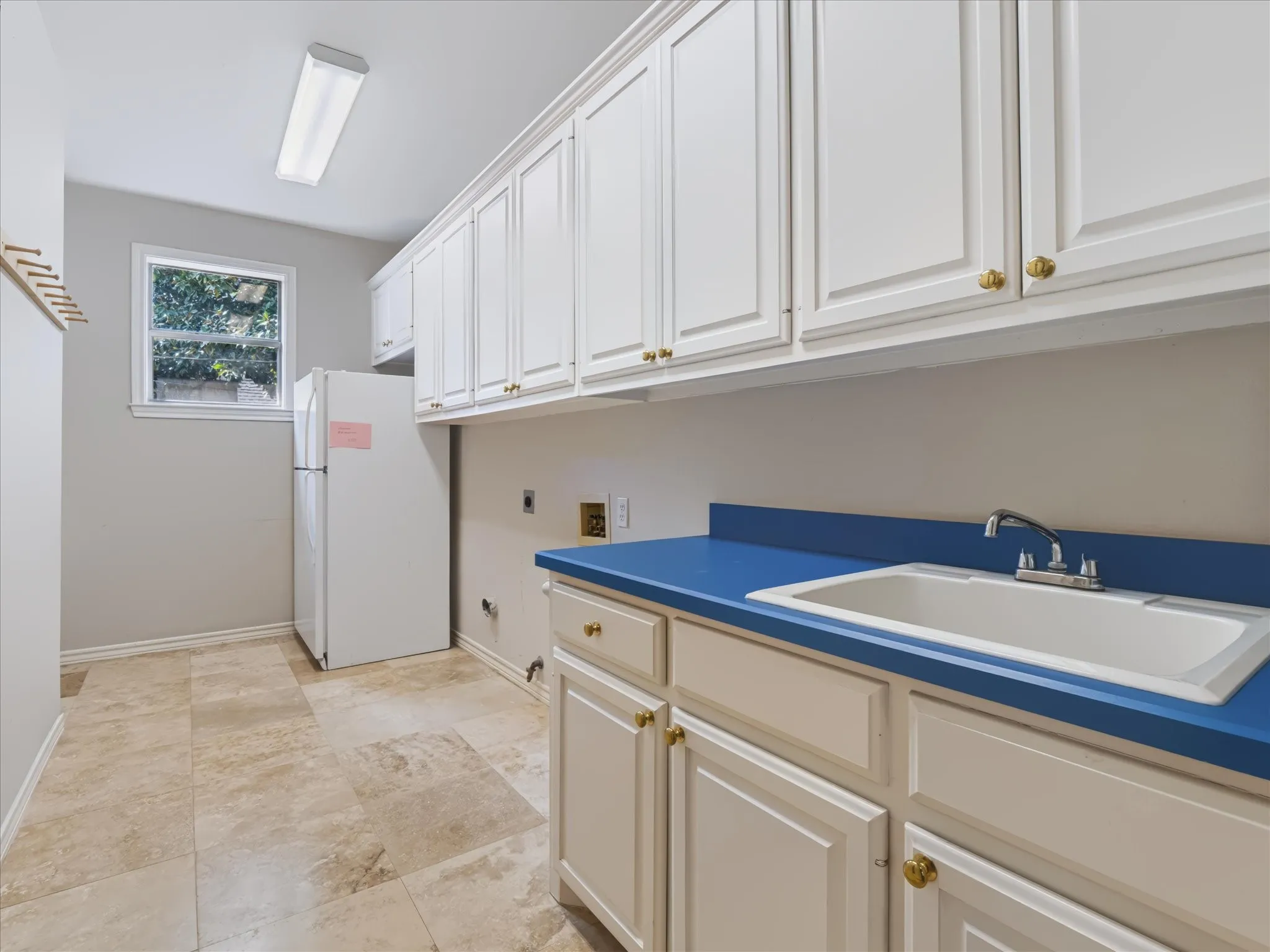 Single Family Residence For Sale in Dallas County , 2708 Rosedale Avenue, University Park, Texas 75205, 4 Bedroom, 3 Bathroom, 2 Garage spaces, 3,376 Sqft, built in 1994, mls#21327950, Real Estate Agent in University Park, Homes For Sale in Dallas county, Homes For Sale in University Park, Realtor in University Park Texas, Real Estate Brokerage Independent Realty Texas, Luminita Cordes Realtor