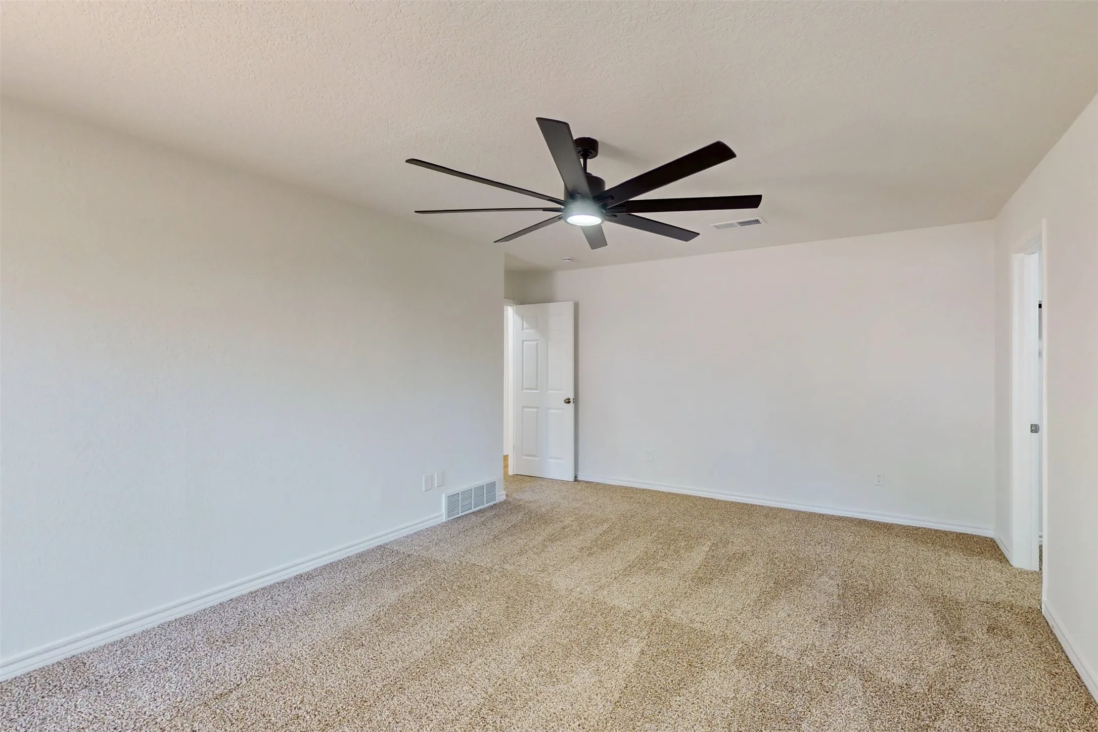 Single Family Residence For Sale in Tarrant County , 6851 Shorecrest Court, Fort Worth, Texas 76132, 4 Bedroom, 3 Bathroom, 2 Garage spaces, 2,849 Sqft, built in 1978, mls#21356265, Real Estate Agent in Fort Worth, Homes For Sale in Tarrant county, Homes For Sale in Fort Worth, Realtor in Fort Worth Texas, Real Estate Brokerage Independent Realty Texas, Luminita Cordes Realtor