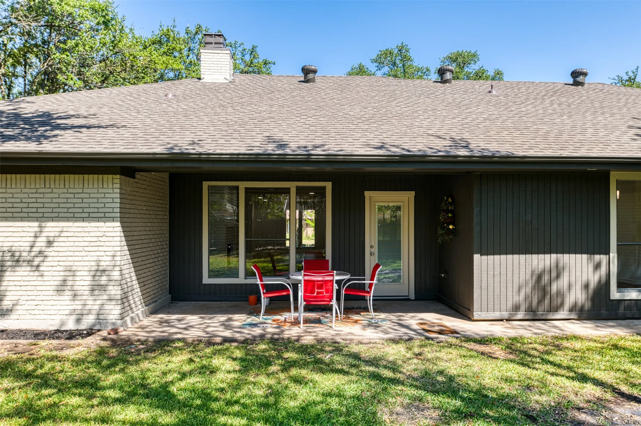 Single Family Residence For Sale in Tarrant County , 6851 Shorecrest Court, Fort Worth, Texas 76132, 4 Bedroom, 3 Bathroom, 2 Garage spaces, 2,849 Sqft, built in 1978, mls#21356265, Real Estate Agent in Fort Worth, Homes For Sale in Tarrant county, Homes For Sale in Fort Worth, Realtor in Fort Worth Texas, Real Estate Brokerage Independent Realty Texas, Luminita Cordes Realtor