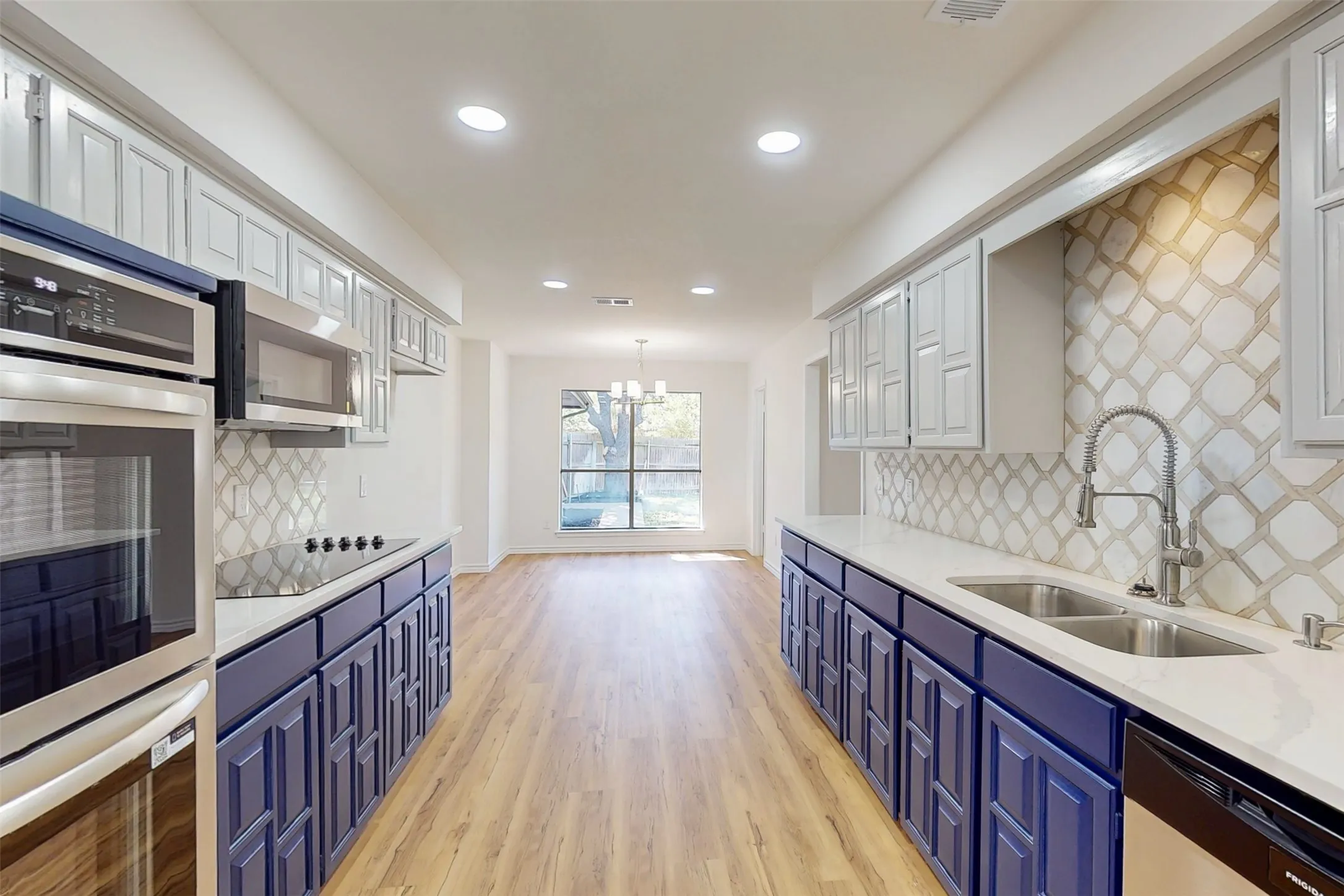 Single Family Residence For Sale in Tarrant County , 6851 Shorecrest Court, Fort Worth, Texas 76132, 4 Bedroom, 3 Bathroom, 2 Garage spaces, 2,849 Sqft, built in 1978, mls#21356265, Real Estate Agent in Fort Worth, Homes For Sale in Tarrant county, Homes For Sale in Fort Worth, Realtor in Fort Worth Texas, Real Estate Brokerage Independent Realty Texas, Luminita Cordes Realtor
