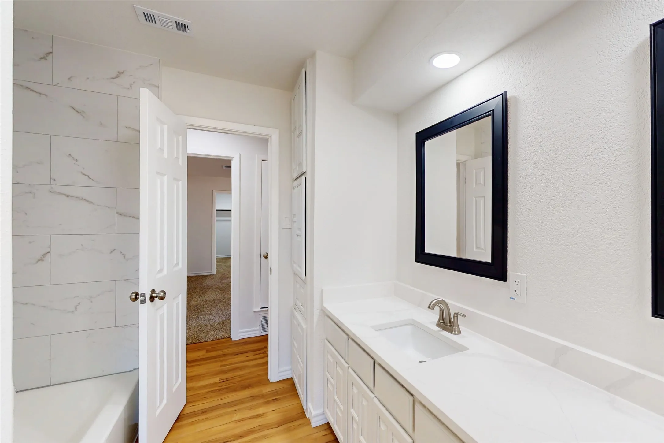 Single Family Residence For Sale in Tarrant County , 6851 Shorecrest Court, Fort Worth, Texas 76132, 4 Bedroom, 3 Bathroom, 2 Garage spaces, 2,849 Sqft, built in 1978, mls#21356265, Real Estate Agent in Fort Worth, Homes For Sale in Tarrant county, Homes For Sale in Fort Worth, Realtor in Fort Worth Texas, Real Estate Brokerage Independent Realty Texas, Luminita Cordes Realtor