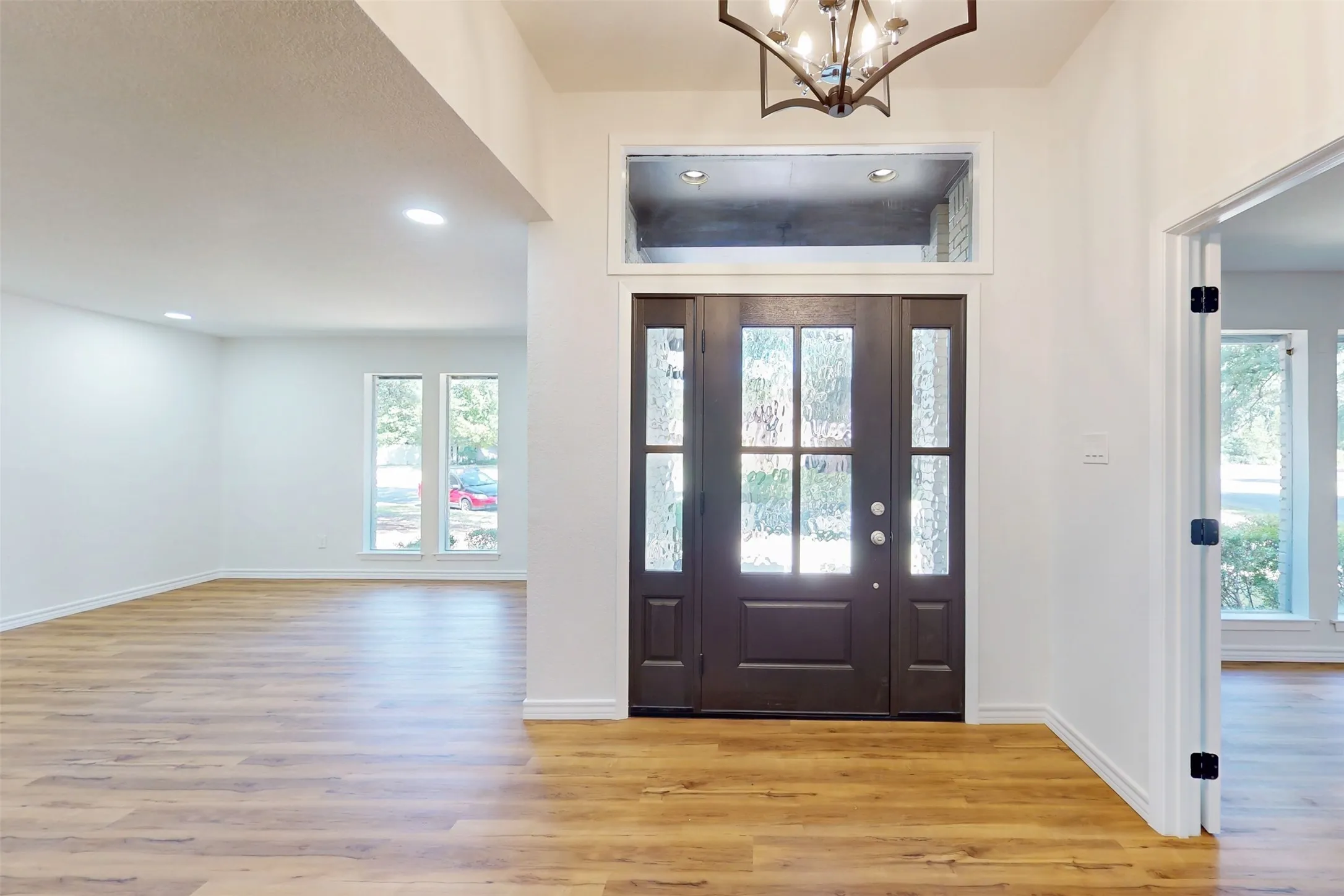 Single Family Residence For Sale in Tarrant County , 6851 Shorecrest Court, Fort Worth, Texas 76132, 4 Bedroom, 3 Bathroom, 2 Garage spaces, 2,849 Sqft, built in 1978, mls#21356265, Real Estate Agent in Fort Worth, Homes For Sale in Tarrant county, Homes For Sale in Fort Worth, Realtor in Fort Worth Texas, Real Estate Brokerage Independent Realty Texas, Luminita Cordes Realtor