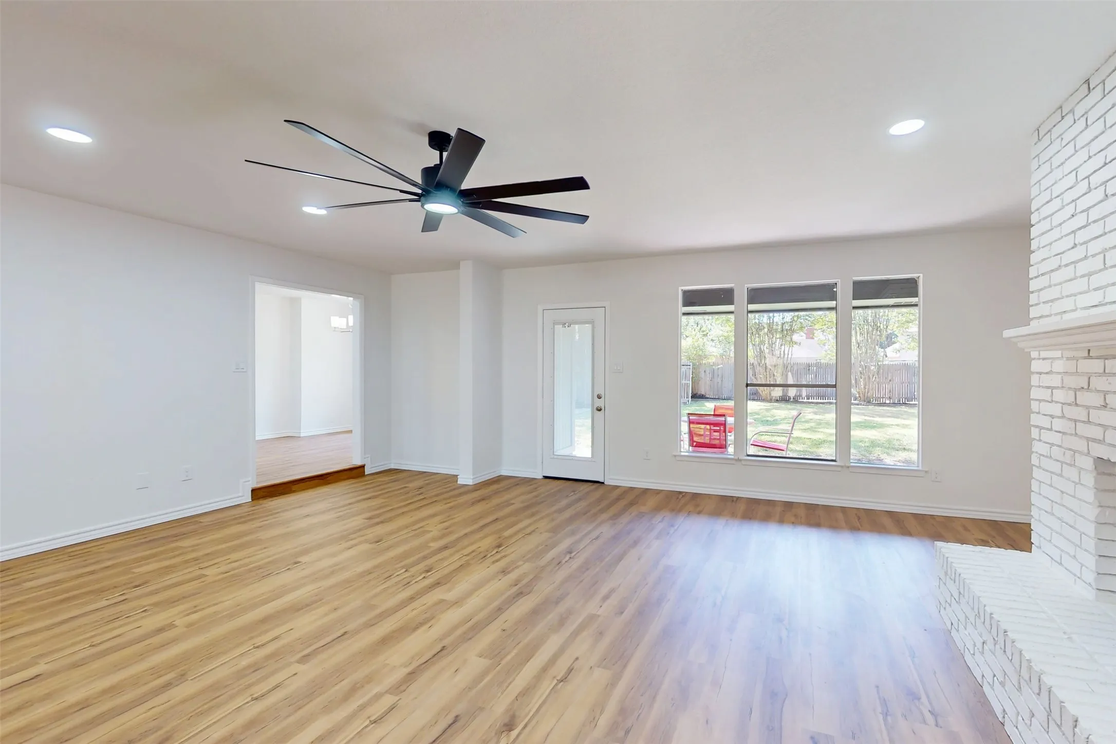 Single Family Residence For Sale in Tarrant County , 6851 Shorecrest Court, Fort Worth, Texas 76132, 4 Bedroom, 3 Bathroom, 2 Garage spaces, 2,849 Sqft, built in 1978, mls#21356265, Real Estate Agent in Fort Worth, Homes For Sale in Tarrant county, Homes For Sale in Fort Worth, Realtor in Fort Worth Texas, Real Estate Brokerage Independent Realty Texas, Luminita Cordes Realtor
