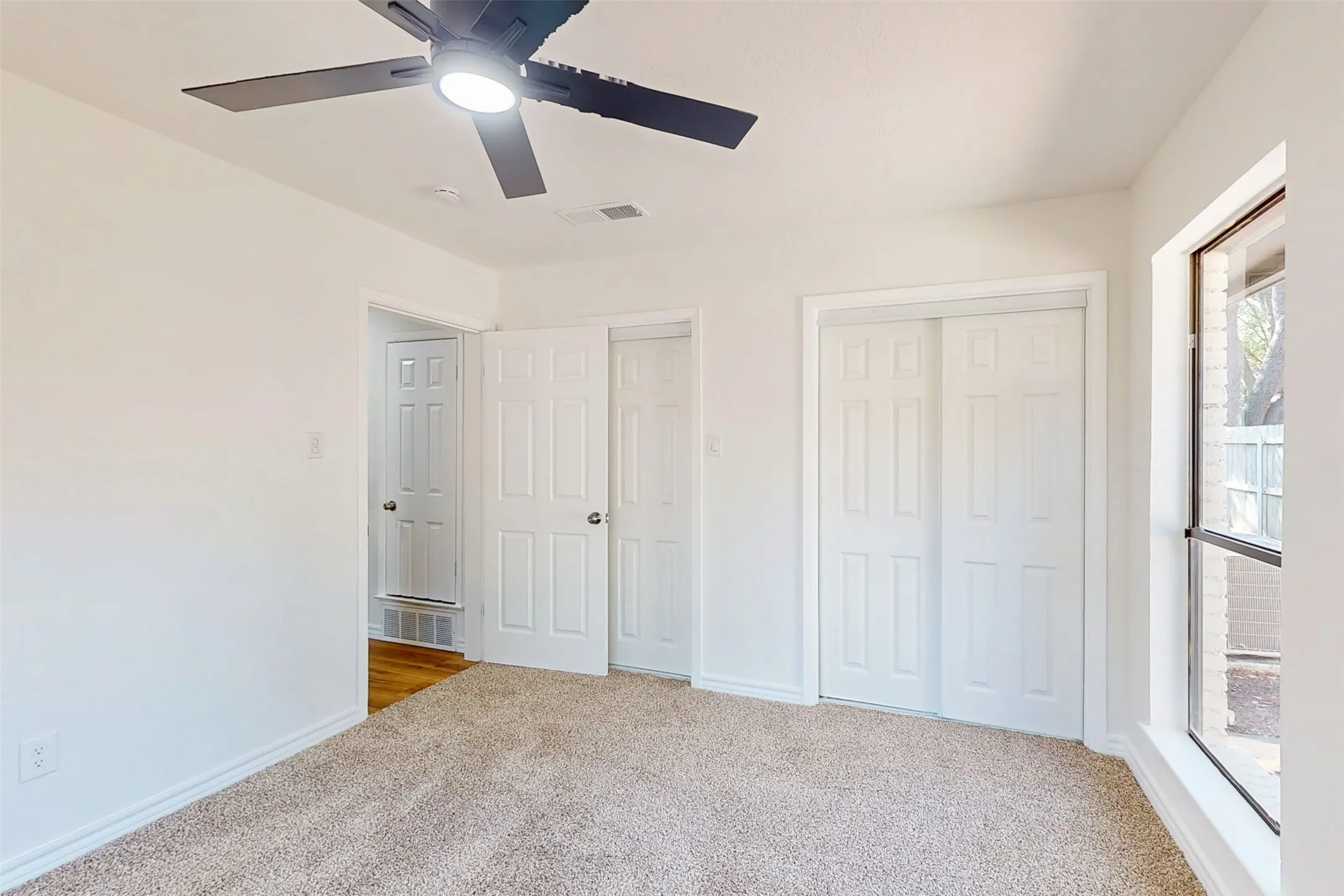 Single Family Residence For Sale in Tarrant County , 6851 Shorecrest Court, Fort Worth, Texas 76132, 4 Bedroom, 3 Bathroom, 2 Garage spaces, 2,849 Sqft, built in 1978, mls#21356265, Real Estate Agent in Fort Worth, Homes For Sale in Tarrant county, Homes For Sale in Fort Worth, Realtor in Fort Worth Texas, Real Estate Brokerage Independent Realty Texas, Luminita Cordes Realtor