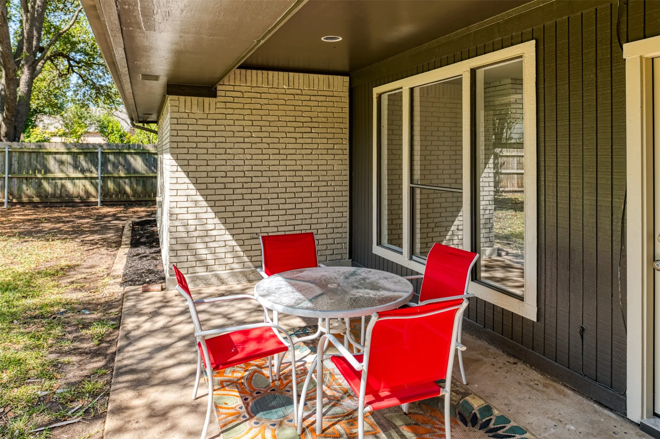 Single Family Residence For Sale in Tarrant County , 6851 Shorecrest Court, Fort Worth, Texas 76132, 4 Bedroom, 3 Bathroom, 2 Garage spaces, 2,849 Sqft, built in 1978, mls#21356265, Real Estate Agent in Fort Worth, Homes For Sale in Tarrant county, Homes For Sale in Fort Worth, Realtor in Fort Worth Texas, Real Estate Brokerage Independent Realty Texas, Luminita Cordes Realtor