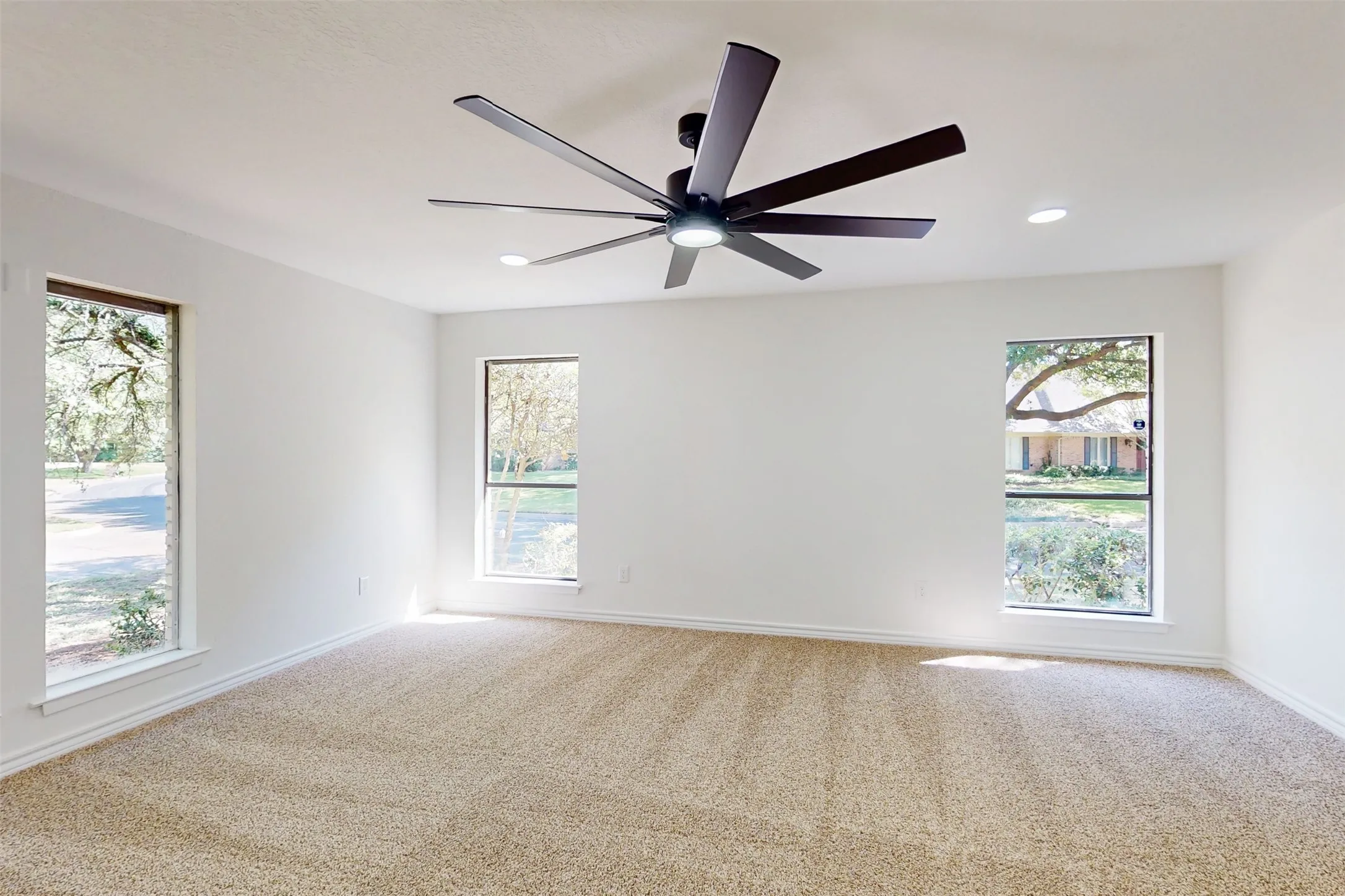 Single Family Residence For Sale in Tarrant County , 6851 Shorecrest Court, Fort Worth, Texas 76132, 4 Bedroom, 3 Bathroom, 2 Garage spaces, 2,849 Sqft, built in 1978, mls#21356265, Real Estate Agent in Fort Worth, Homes For Sale in Tarrant county, Homes For Sale in Fort Worth, Realtor in Fort Worth Texas, Real Estate Brokerage Independent Realty Texas, Luminita Cordes Realtor