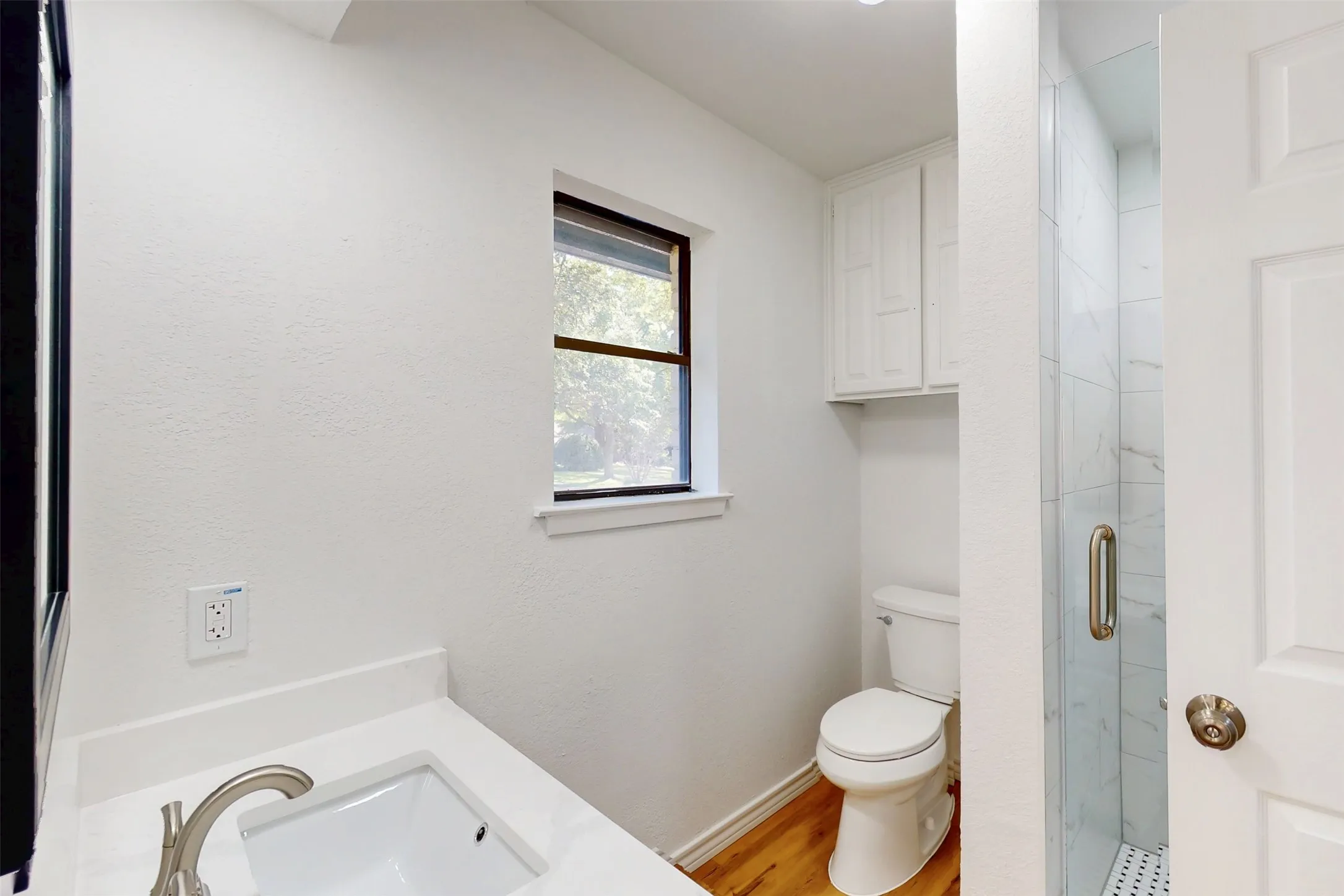 Single Family Residence For Sale in Tarrant County , 6851 Shorecrest Court, Fort Worth, Texas 76132, 4 Bedroom, 3 Bathroom, 2 Garage spaces, 2,849 Sqft, built in 1978, mls#21356265, Real Estate Agent in Fort Worth, Homes For Sale in Tarrant county, Homes For Sale in Fort Worth, Realtor in Fort Worth Texas, Real Estate Brokerage Independent Realty Texas, Luminita Cordes Realtor