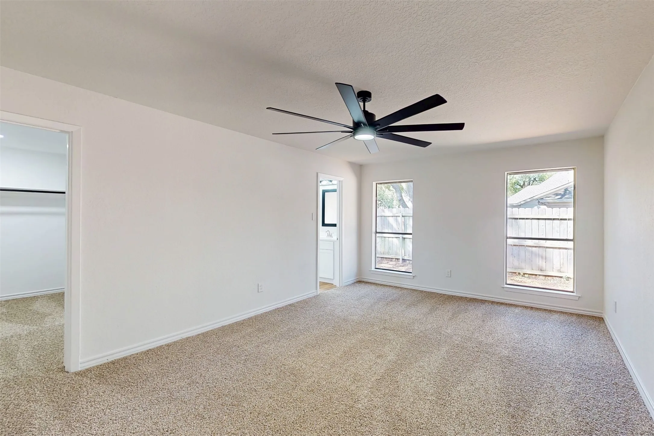Single Family Residence For Sale in Tarrant County , 6851 Shorecrest Court, Fort Worth, Texas 76132, 4 Bedroom, 3 Bathroom, 2 Garage spaces, 2,849 Sqft, built in 1978, mls#21356265, Real Estate Agent in Fort Worth, Homes For Sale in Tarrant county, Homes For Sale in Fort Worth, Realtor in Fort Worth Texas, Real Estate Brokerage Independent Realty Texas, Luminita Cordes Realtor