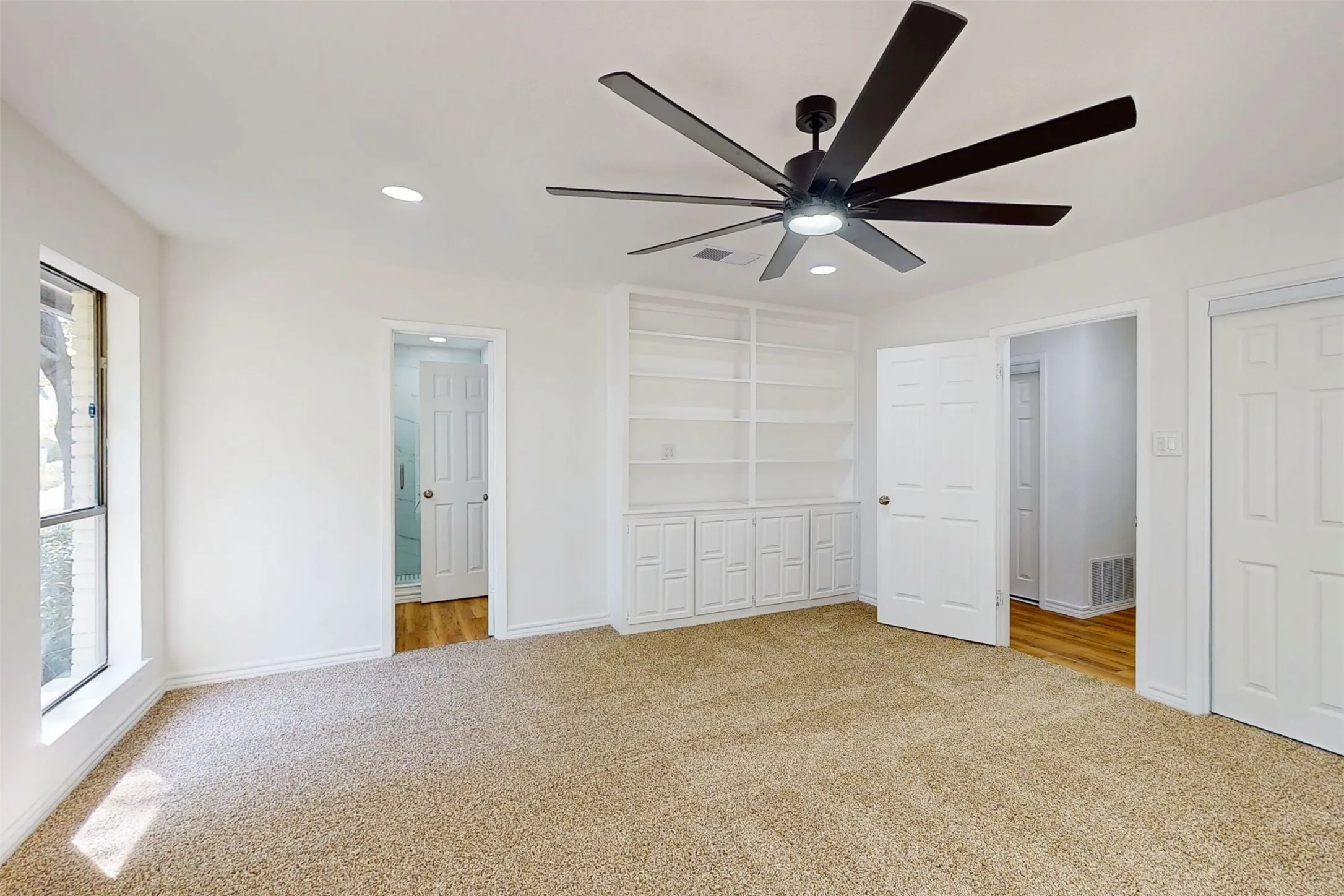 Single Family Residence For Sale in Tarrant County , 6851 Shorecrest Court, Fort Worth, Texas 76132, 4 Bedroom, 3 Bathroom, 2 Garage spaces, 2,849 Sqft, built in 1978, mls#21356265, Real Estate Agent in Fort Worth, Homes For Sale in Tarrant county, Homes For Sale in Fort Worth, Realtor in Fort Worth Texas, Real Estate Brokerage Independent Realty Texas, Luminita Cordes Realtor