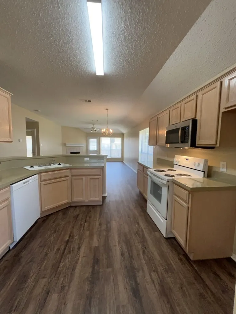 Single Family Residence For Rent in Dallas County , 1509 Killdee Court, De Soto, Texas 75115, 3 Bedroom, 2 Bathroom, 2 Garage spaces, 1,763 Sqft, built in 1999, mls#21366507, Real Estate Agent in De Soto, Homes For Rent in Dallas county, Homes For Rent in De Soto, Realtor in De Soto Texas, Real Estate Brokerage Independent Realty Texas, Luminita Cordes Realtor