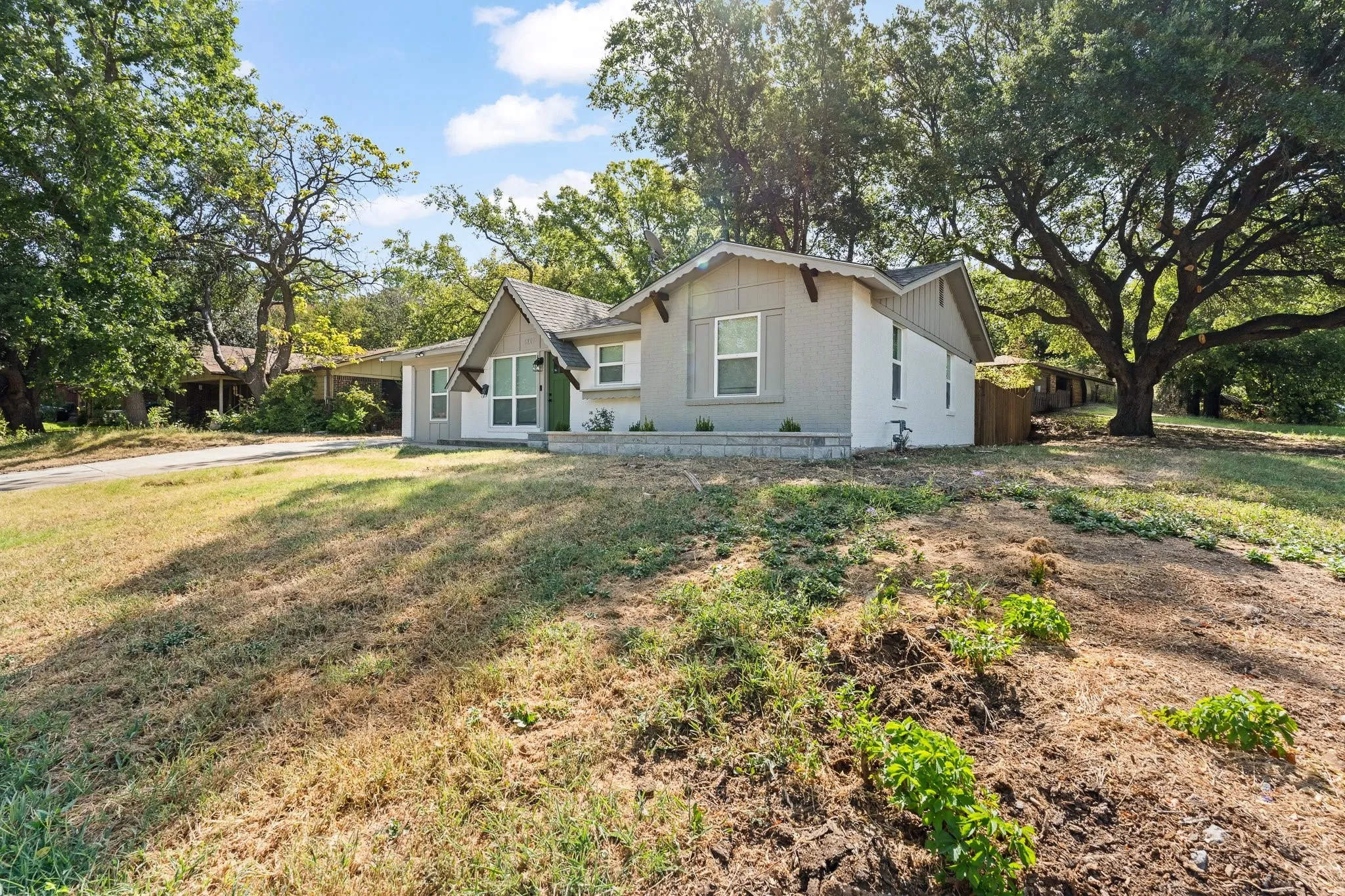 Single Family Residence For Sale in Tarrant County , 6207 Ivy Hill Road, Fort Worth, Texas 76135, 3 Bedroom, 2 Bathroom, Garage spaces, 1,032 Sqft, built in 1963, mls#21363083, Real Estate Agent in Fort Worth, Homes For Sale in Tarrant county, Homes For Sale in Fort Worth, Realtor in Fort Worth Texas, Real Estate Brokerage Independent Realty Texas, Luminita Cordes Realtor