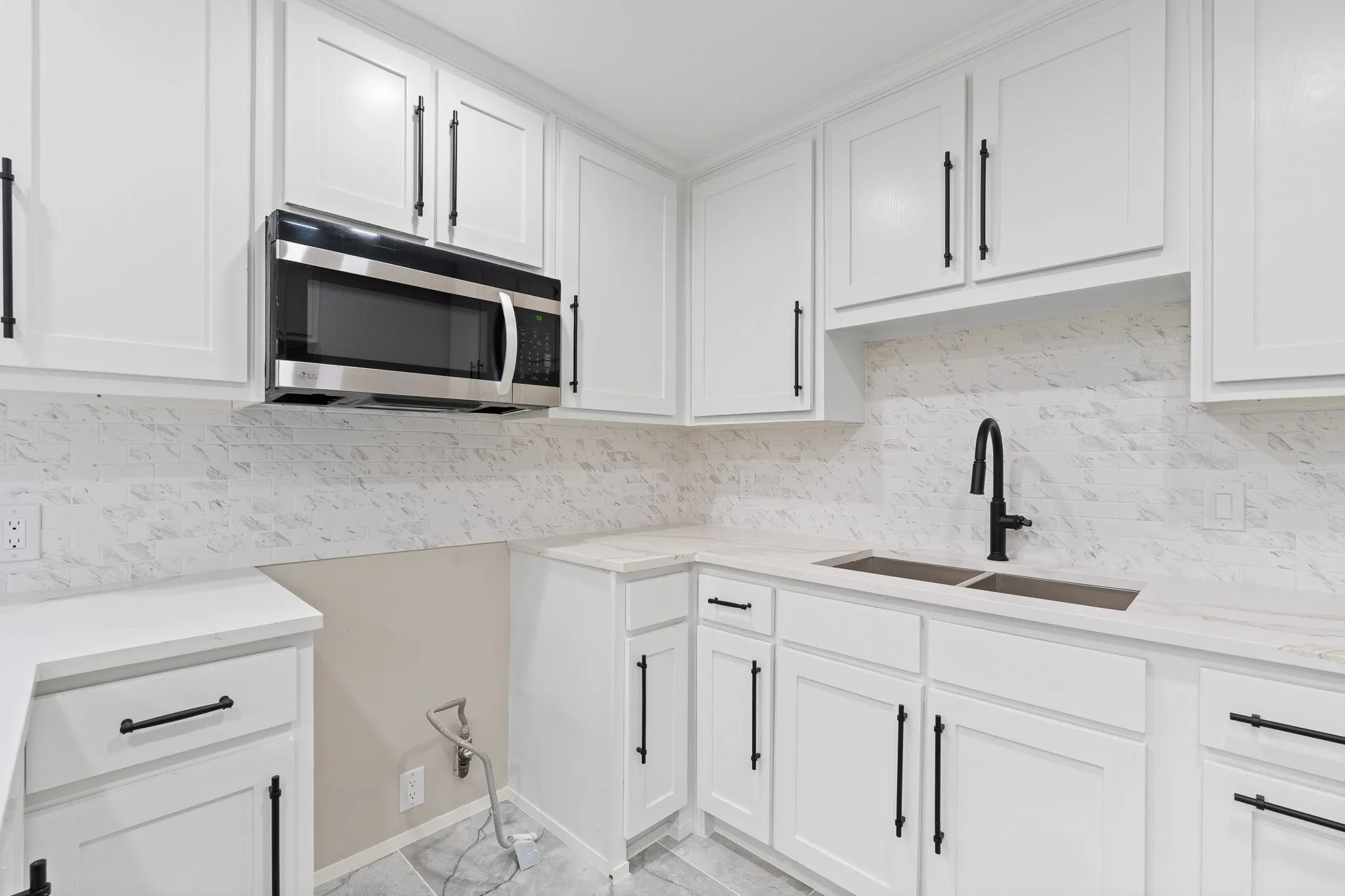 Single Family Residence For Sale in Tarrant County , 6207 Ivy Hill Road, Fort Worth, Texas 76135, 3 Bedroom, 2 Bathroom, Garage spaces, 1,032 Sqft, built in 1963, mls#21363083, Real Estate Agent in Fort Worth, Homes For Sale in Tarrant county, Homes For Sale in Fort Worth, Realtor in Fort Worth Texas, Real Estate Brokerage Independent Realty Texas, Luminita Cordes Realtor