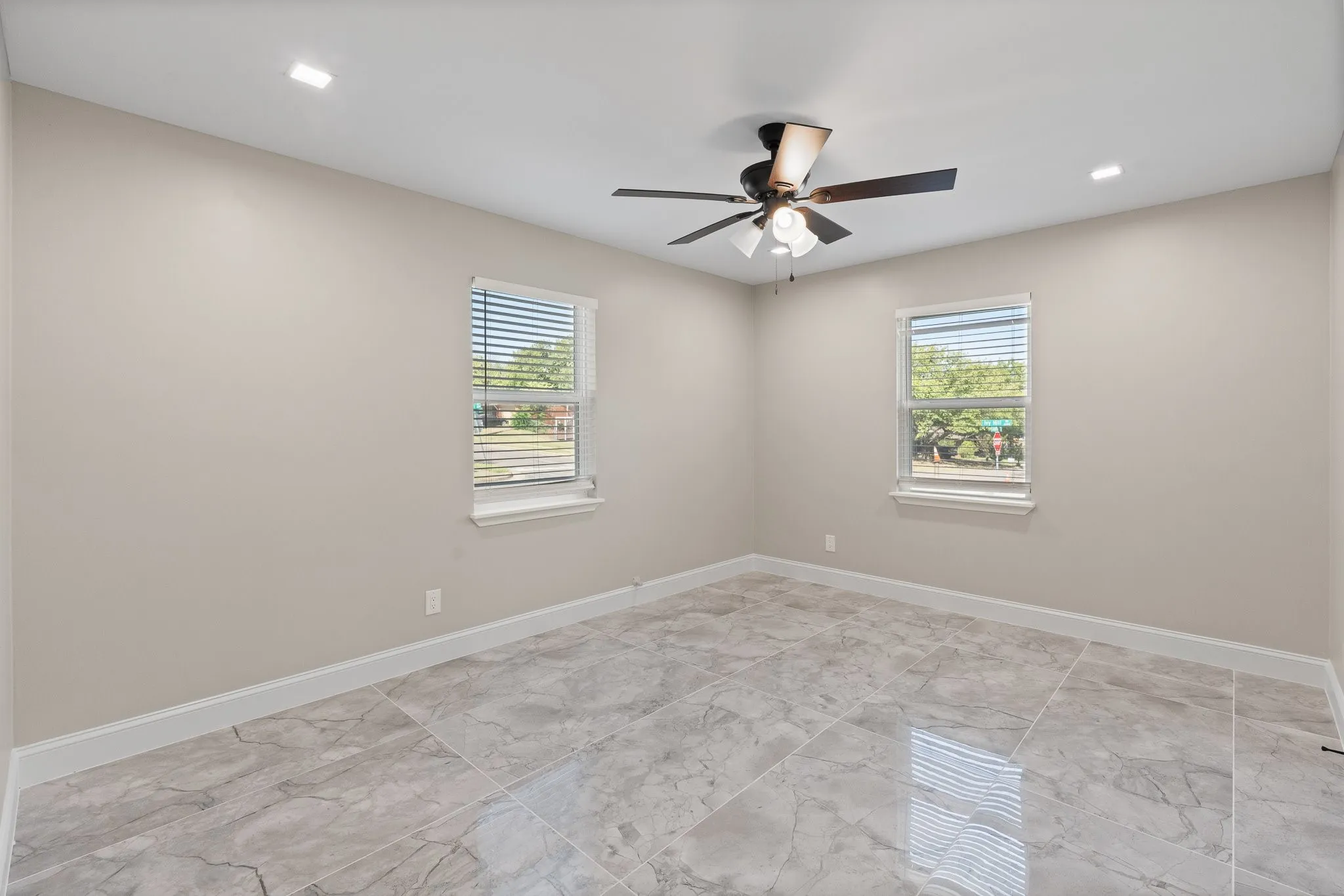 Single Family Residence For Sale in Tarrant County , 6207 Ivy Hill Road, Fort Worth, Texas 76135, 3 Bedroom, 2 Bathroom, Garage spaces, 1,032 Sqft, built in 1963, mls#21363083, Real Estate Agent in Fort Worth, Homes For Sale in Tarrant county, Homes For Sale in Fort Worth, Realtor in Fort Worth Texas, Real Estate Brokerage Independent Realty Texas, Luminita Cordes Realtor