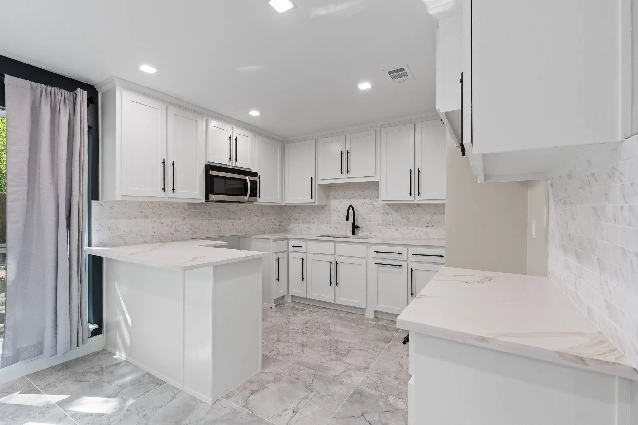 Single Family Residence For Sale in Tarrant County , 6207 Ivy Hill Road, Fort Worth, Texas 76135, 3 Bedroom, 2 Bathroom, Garage spaces, 1,032 Sqft, built in 1963, mls#21363083, Real Estate Agent in Fort Worth, Homes For Sale in Tarrant county, Homes For Sale in Fort Worth, Realtor in Fort Worth Texas, Real Estate Brokerage Independent Realty Texas, Luminita Cordes Realtor