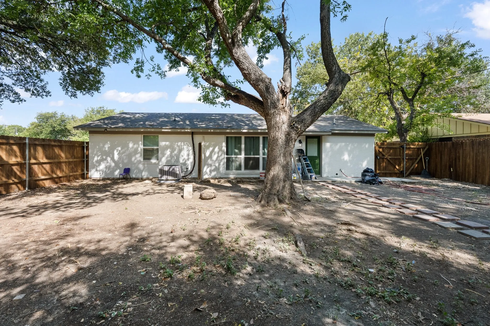 Single Family Residence For Sale in Tarrant County , 6207 Ivy Hill Road, Fort Worth, Texas 76135, 3 Bedroom, 2 Bathroom, Garage spaces, 1,032 Sqft, built in 1963, mls#21363083, Real Estate Agent in Fort Worth, Homes For Sale in Tarrant county, Homes For Sale in Fort Worth, Realtor in Fort Worth Texas, Real Estate Brokerage Independent Realty Texas, Luminita Cordes Realtor