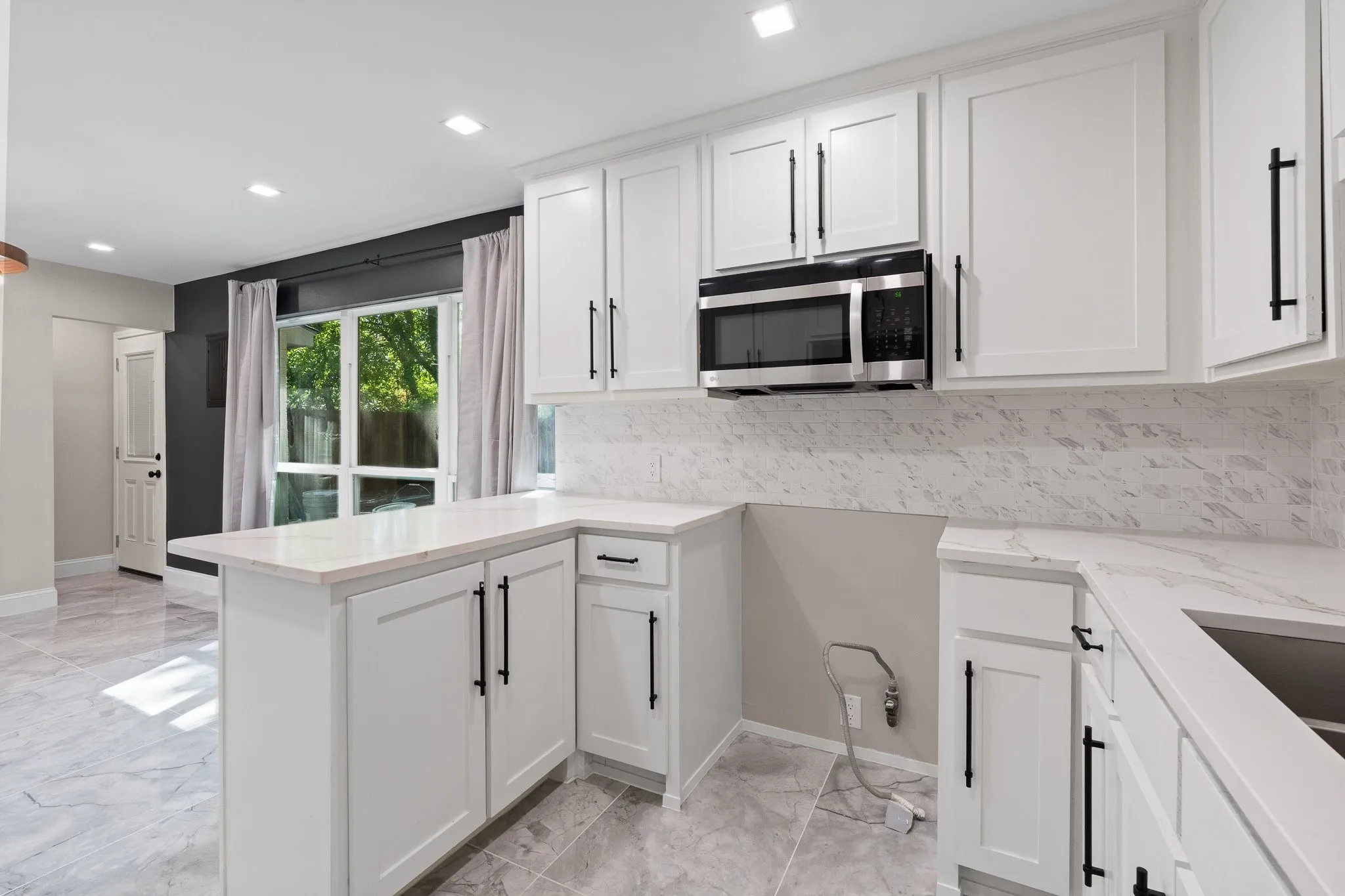 Single Family Residence For Sale in Tarrant County , 6207 Ivy Hill Road, Fort Worth, Texas 76135, 3 Bedroom, 2 Bathroom, Garage spaces, 1,032 Sqft, built in 1963, mls#21363083, Real Estate Agent in Fort Worth, Homes For Sale in Tarrant county, Homes For Sale in Fort Worth, Realtor in Fort Worth Texas, Real Estate Brokerage Independent Realty Texas, Luminita Cordes Realtor