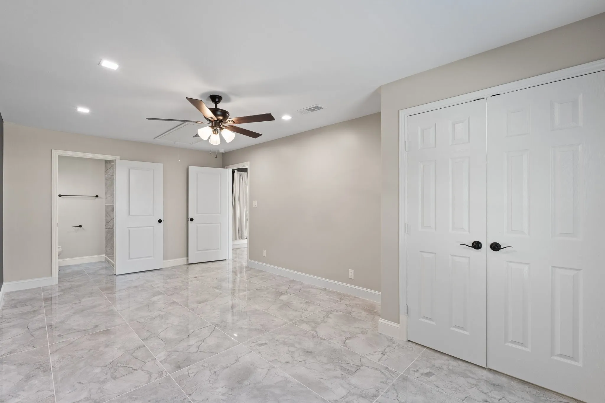Single Family Residence For Sale in Tarrant County , 6207 Ivy Hill Road, Fort Worth, Texas 76135, 3 Bedroom, 2 Bathroom, Garage spaces, 1,032 Sqft, built in 1963, mls#21363083, Real Estate Agent in Fort Worth, Homes For Sale in Tarrant county, Homes For Sale in Fort Worth, Realtor in Fort Worth Texas, Real Estate Brokerage Independent Realty Texas, Luminita Cordes Realtor