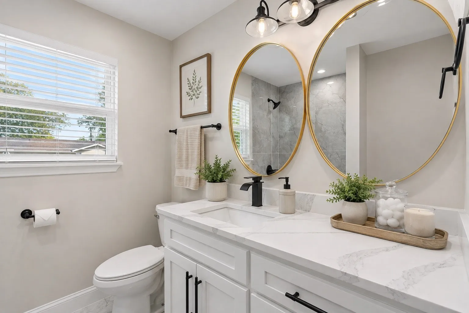 Guest bathroom.