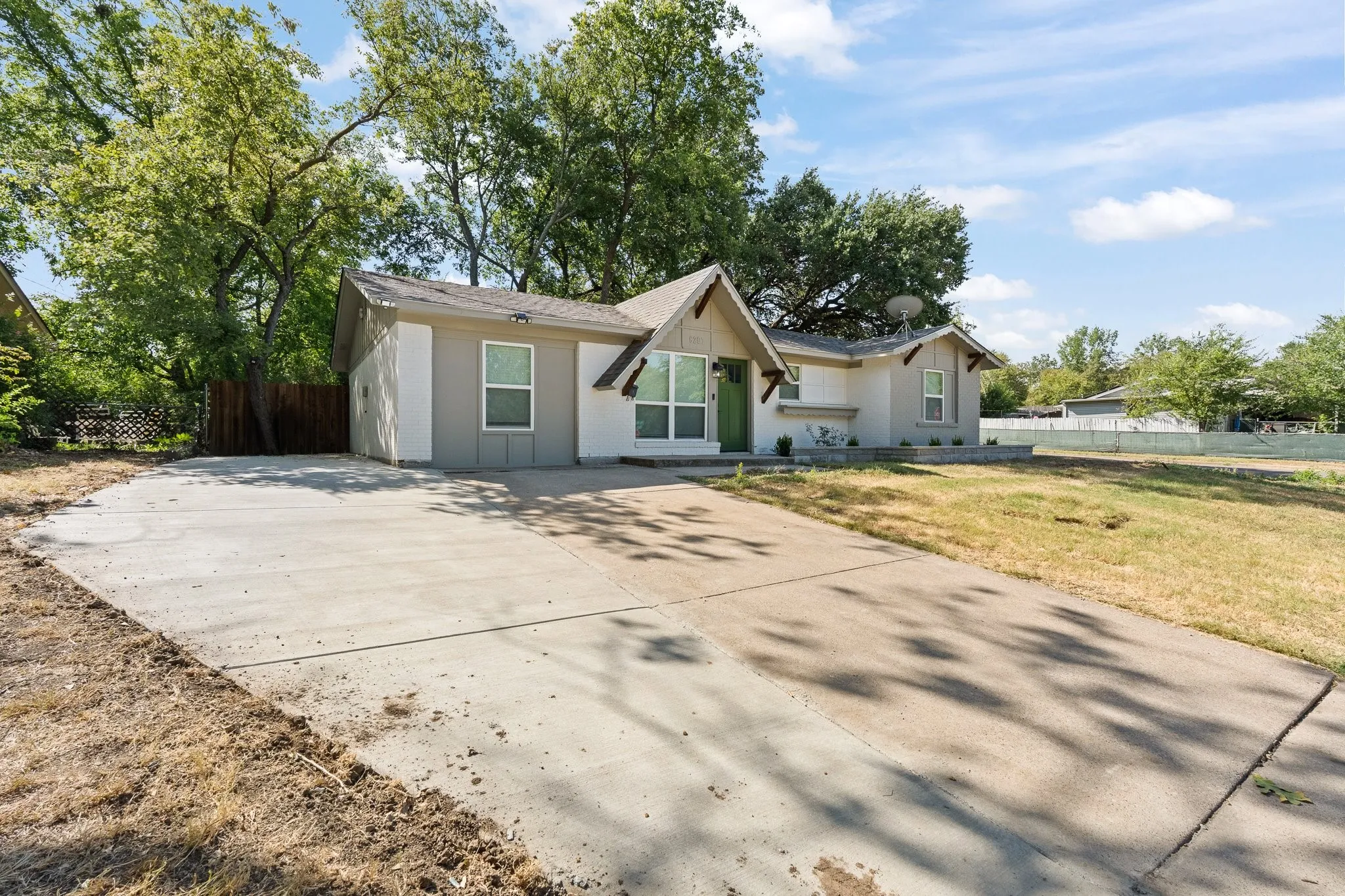 Single Family Residence For Sale in Tarrant County , 6207 Ivy Hill Road, Fort Worth, Texas 76135, 3 Bedroom, 2 Bathroom, Garage spaces, 1,032 Sqft, built in 1963, mls#21363083, Real Estate Agent in Fort Worth, Homes For Sale in Tarrant county, Homes For Sale in Fort Worth, Realtor in Fort Worth Texas, Real Estate Brokerage Independent Realty Texas, Luminita Cordes Realtor