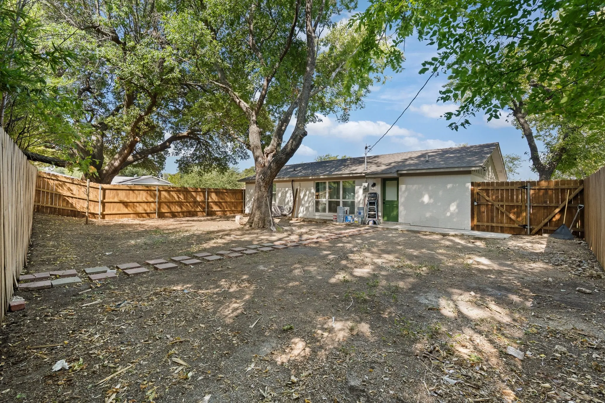 Single Family Residence For Sale in Tarrant County , 6207 Ivy Hill Road, Fort Worth, Texas 76135, 3 Bedroom, 2 Bathroom, Garage spaces, 1,032 Sqft, built in 1963, mls#21363083, Real Estate Agent in Fort Worth, Homes For Sale in Tarrant county, Homes For Sale in Fort Worth, Realtor in Fort Worth Texas, Real Estate Brokerage Independent Realty Texas, Luminita Cordes Realtor