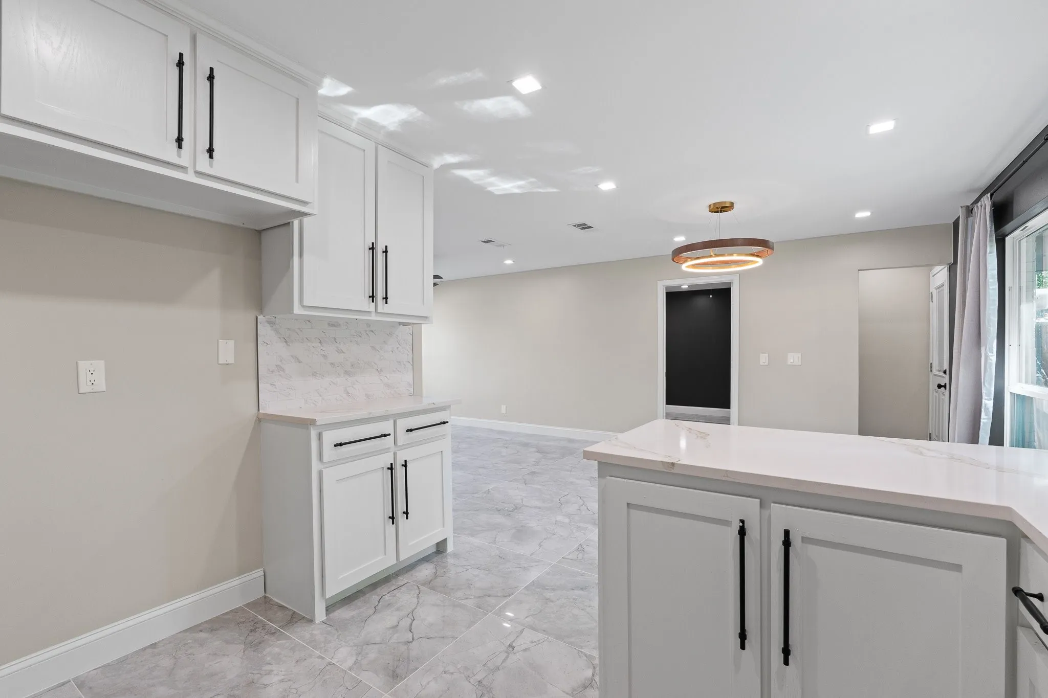 Single Family Residence For Sale in Tarrant County , 6207 Ivy Hill Road, Fort Worth, Texas 76135, 3 Bedroom, 2 Bathroom, Garage spaces, 1,032 Sqft, built in 1963, mls#21363083, Real Estate Agent in Fort Worth, Homes For Sale in Tarrant county, Homes For Sale in Fort Worth, Realtor in Fort Worth Texas, Real Estate Brokerage Independent Realty Texas, Luminita Cordes Realtor