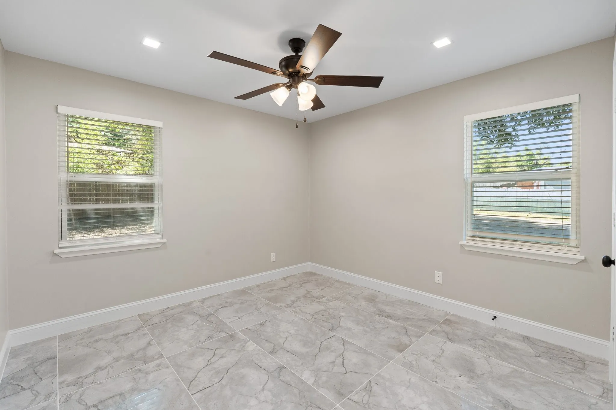 Single Family Residence For Sale in Tarrant County , 6207 Ivy Hill Road, Fort Worth, Texas 76135, 3 Bedroom, 2 Bathroom, Garage spaces, 1,032 Sqft, built in 1963, mls#21363083, Real Estate Agent in Fort Worth, Homes For Sale in Tarrant county, Homes For Sale in Fort Worth, Realtor in Fort Worth Texas, Real Estate Brokerage Independent Realty Texas, Luminita Cordes Realtor