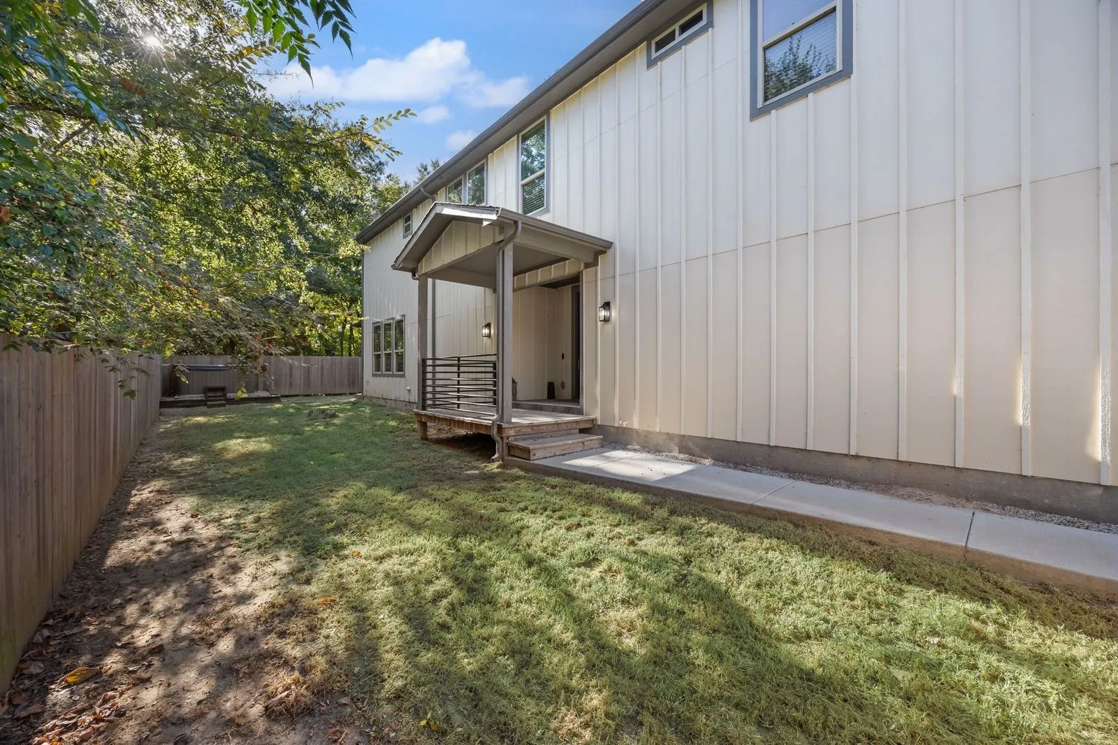 Single Family Residence For Sale in Henderson County , 170 Sierra Madre Street, Payne Springs, Texas 75156, 3 Bedroom, 3 Bathroom, 2 Garage spaces, 2,000 Sqft, built in 2024, mls#21365721, Real Estate Agent in Payne Springs, Homes For Sale in Henderson county, Homes For Sale in Payne Springs, Realtor in Payne Springs Texas, Real Estate Brokerage Independent Realty Texas, Luminita Cordes Realtor