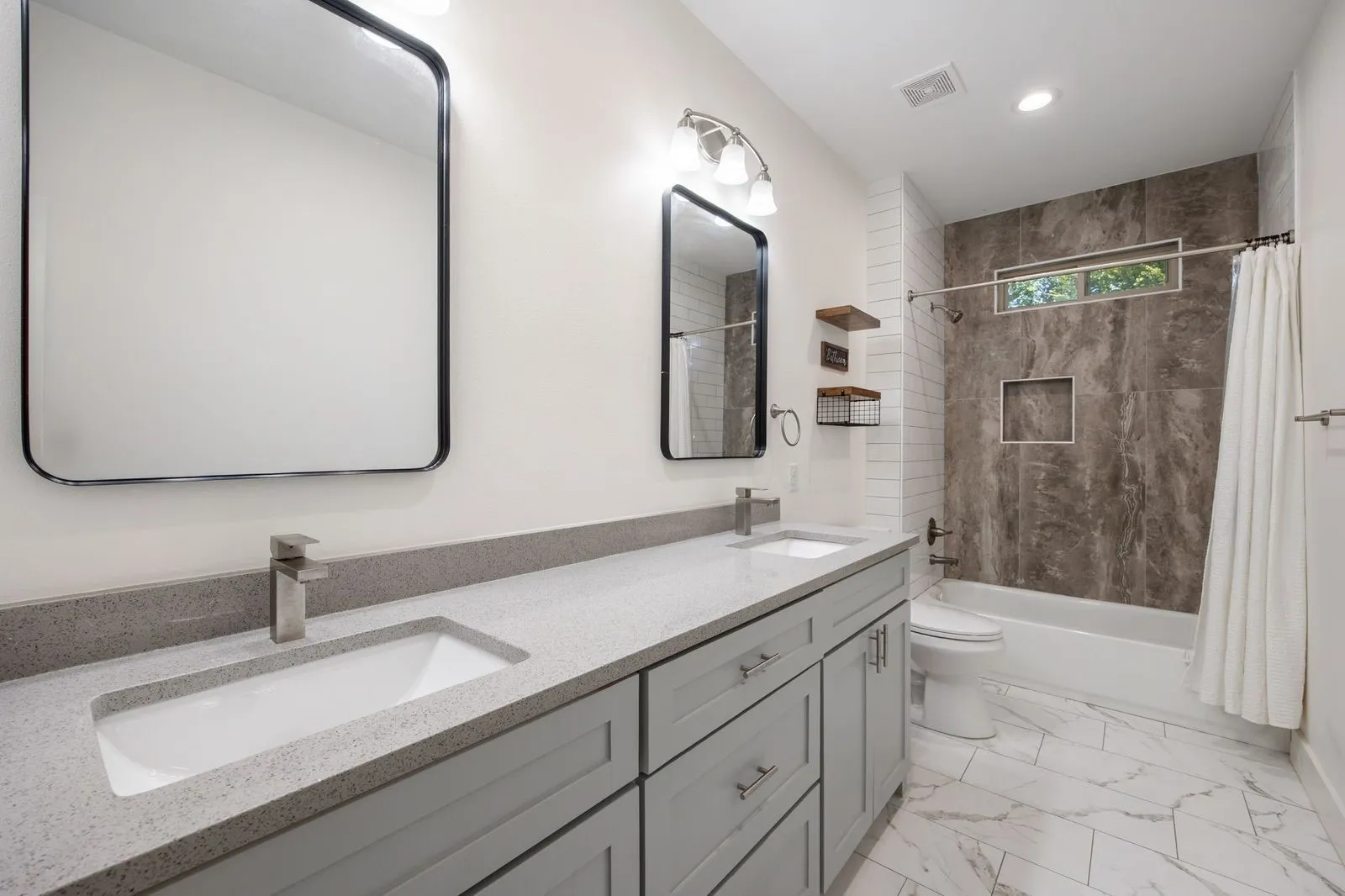 Single Family Residence For Sale in Henderson County , 170 Sierra Madre Street, Payne Springs, Texas 75156, 3 Bedroom, 3 Bathroom, 2 Garage spaces, 2,000 Sqft, built in 2024, mls#21365721, Real Estate Agent in Payne Springs, Homes For Sale in Henderson county, Homes For Sale in Payne Springs, Realtor in Payne Springs Texas, Real Estate Brokerage Independent Realty Texas, Luminita Cordes Realtor