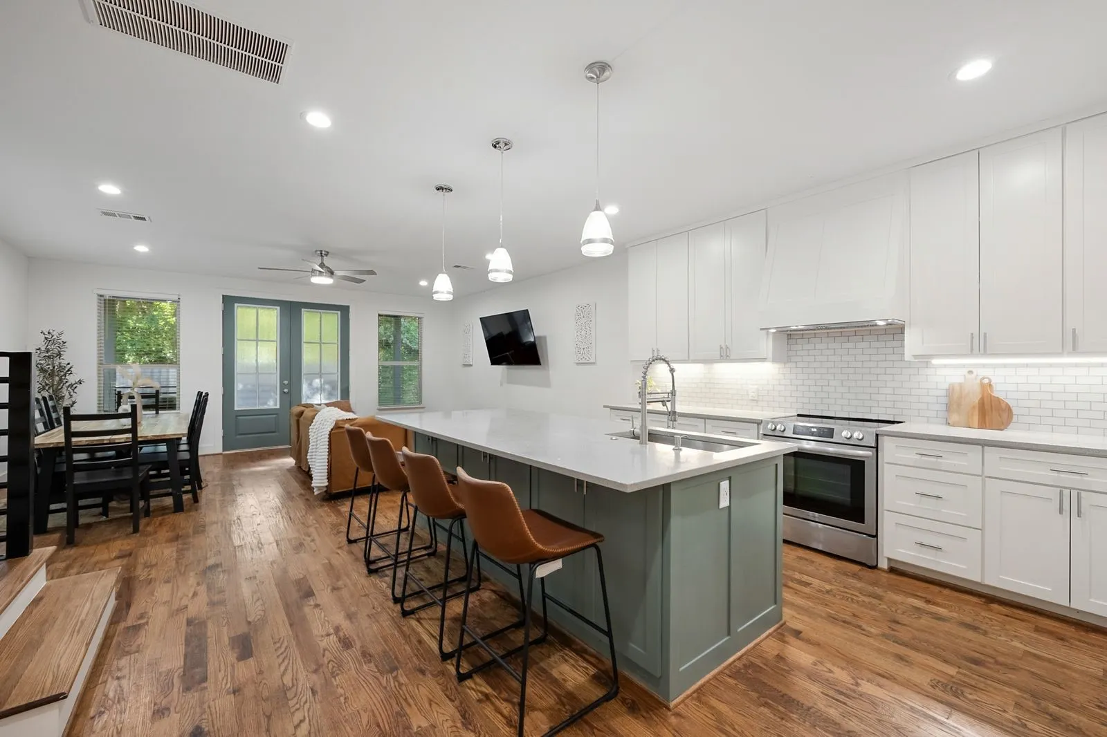 Single Family Residence For Sale in Henderson County , 170 Sierra Madre Street, Payne Springs, Texas 75156, 3 Bedroom, 3 Bathroom, 2 Garage spaces, 2,000 Sqft, built in 2024, mls#21365721, Real Estate Agent in Payne Springs, Homes For Sale in Henderson county, Homes For Sale in Payne Springs, Realtor in Payne Springs Texas, Real Estate Brokerage Independent Realty Texas, Luminita Cordes Realtor