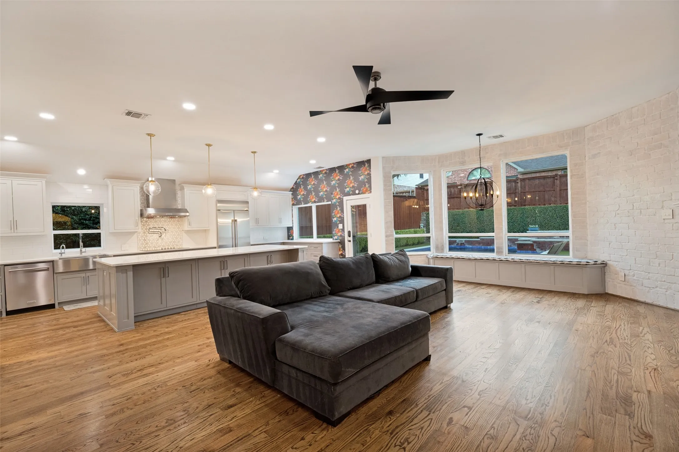 Single Family Residence For Sale in Collin County , 2804 Whitetail Court, Mc Kinney, Texas 75072, 5 Bedroom, 4 Bathroom, 2 Garage spaces, 3,415 Sqft, built in 1999, mls#21366401, Real Estate Agent in Mc Kinney, Homes For Sale in Collin county, Homes For Sale in Mc Kinney, Realtor in Mc Kinney Texas, Real Estate Brokerage Independent Realty Texas, Luminita Cordes Realtor