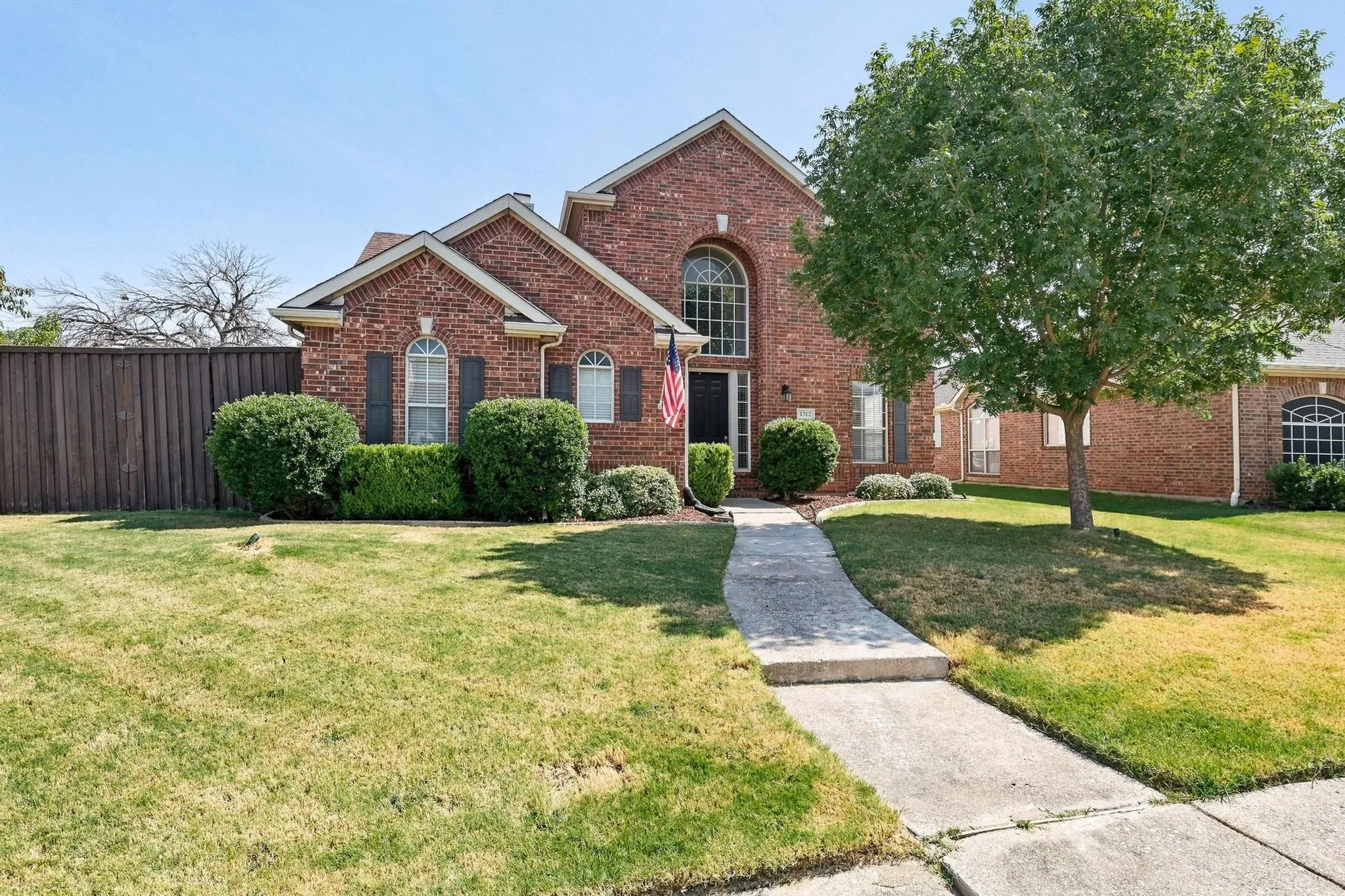Single Family Residence For Sale in Denton County , 1512 Brewster Drive, Carrollton, Texas 75010, 3 Bedroom, 3 Bathroom, 2 Garage spaces, 2,513 Sqft, built in 1999, mls#21365590, Real Estate Agent in Carrollton, Homes For Sale in Denton county, Homes For Sale in Carrollton, Realtor in Carrollton Texas, Real Estate Brokerage Independent Realty Texas, Luminita Cordes Realtor