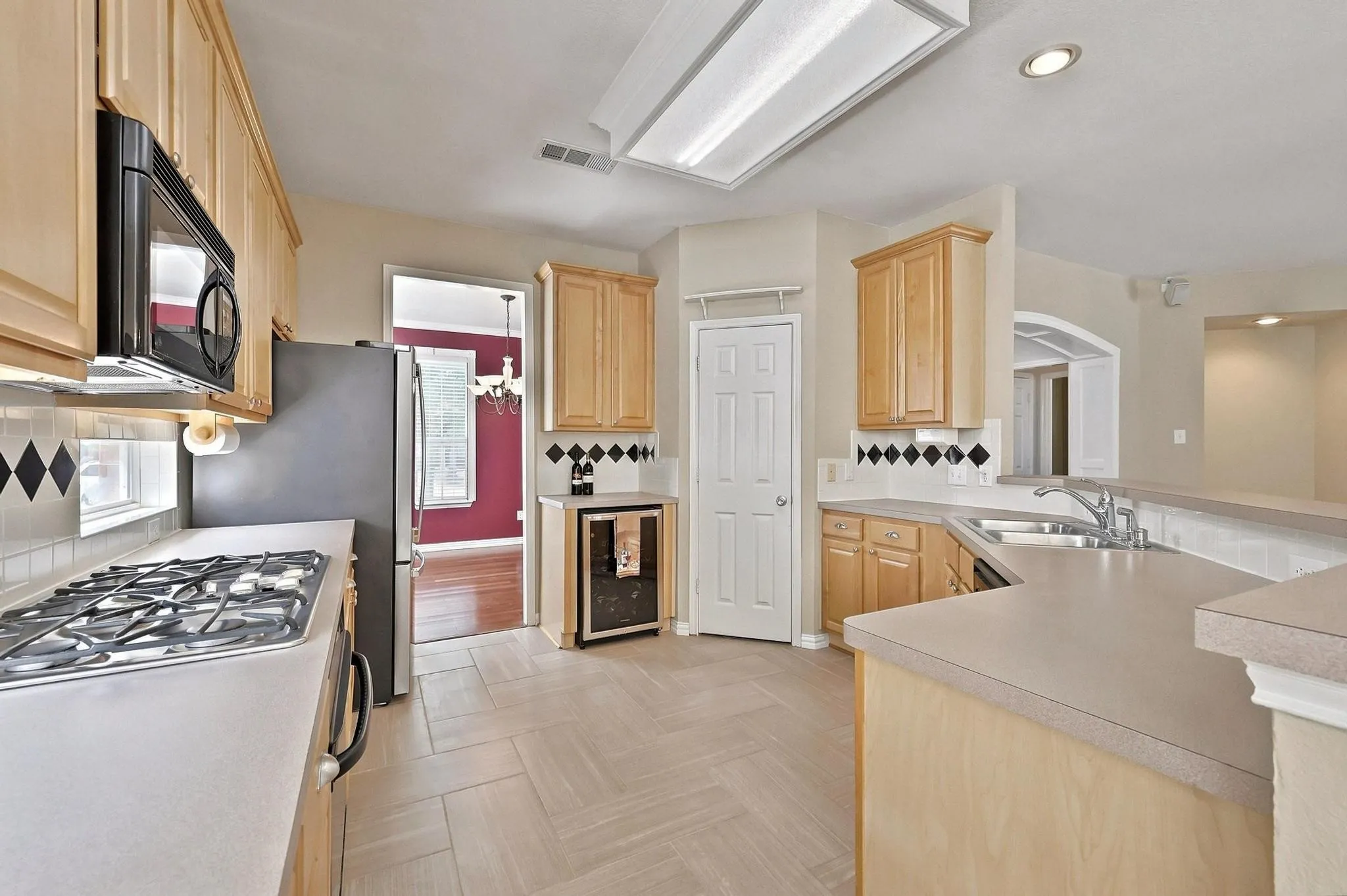 Single Family Residence For Sale in Denton County , 1512 Brewster Drive, Carrollton, Texas 75010, 3 Bedroom, 3 Bathroom, 2 Garage spaces, 2,513 Sqft, built in 1999, mls#21365590, Real Estate Agent in Carrollton, Homes For Sale in Denton county, Homes For Sale in Carrollton, Realtor in Carrollton Texas, Real Estate Brokerage Independent Realty Texas, Luminita Cordes Realtor