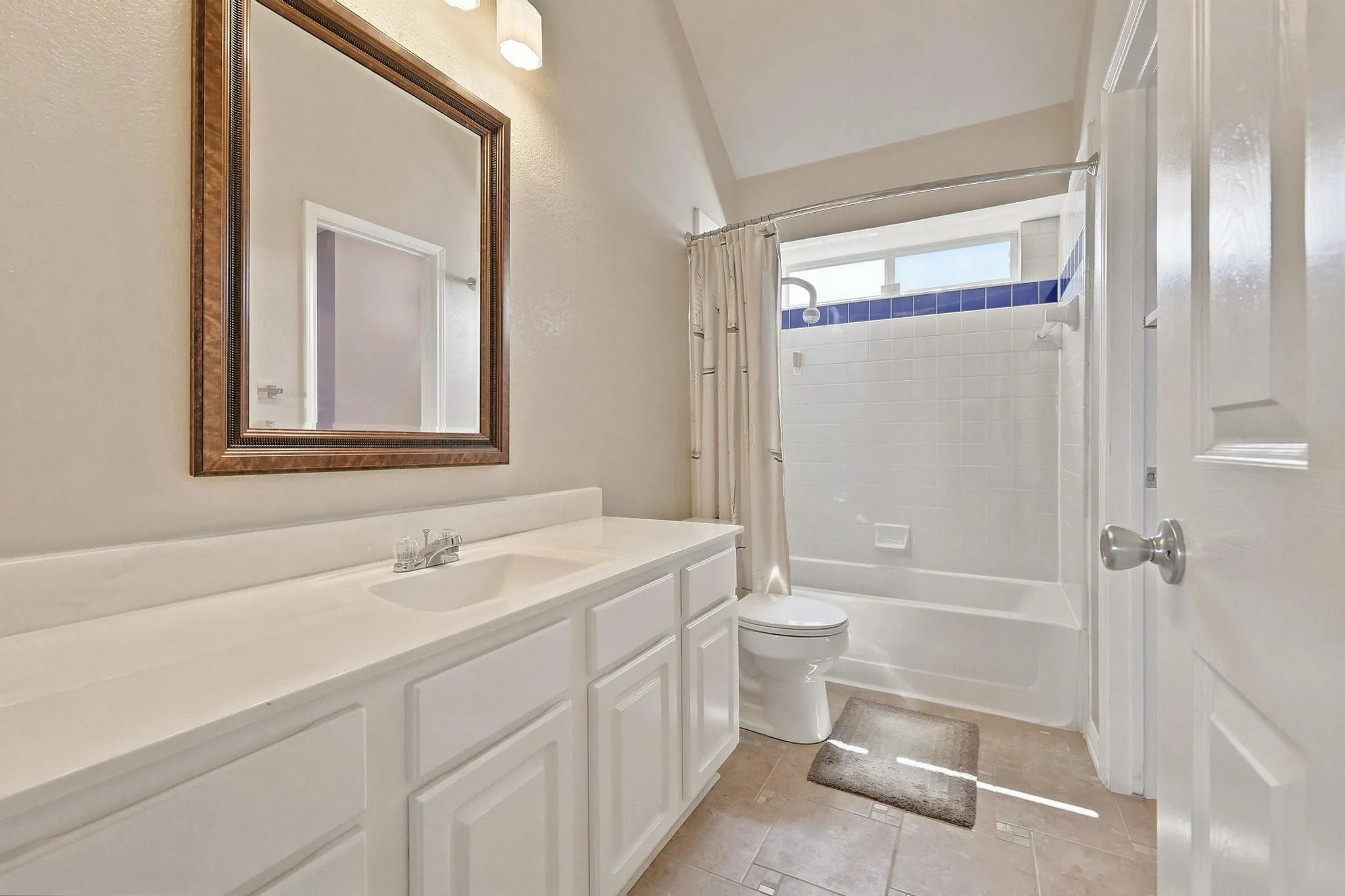 Single Family Residence For Sale in Denton County , 1512 Brewster Drive, Carrollton, Texas 75010, 3 Bedroom, 3 Bathroom, 2 Garage spaces, 2,513 Sqft, built in 1999, mls#21365590, Real Estate Agent in Carrollton, Homes For Sale in Denton county, Homes For Sale in Carrollton, Realtor in Carrollton Texas, Real Estate Brokerage Independent Realty Texas, Luminita Cordes Realtor