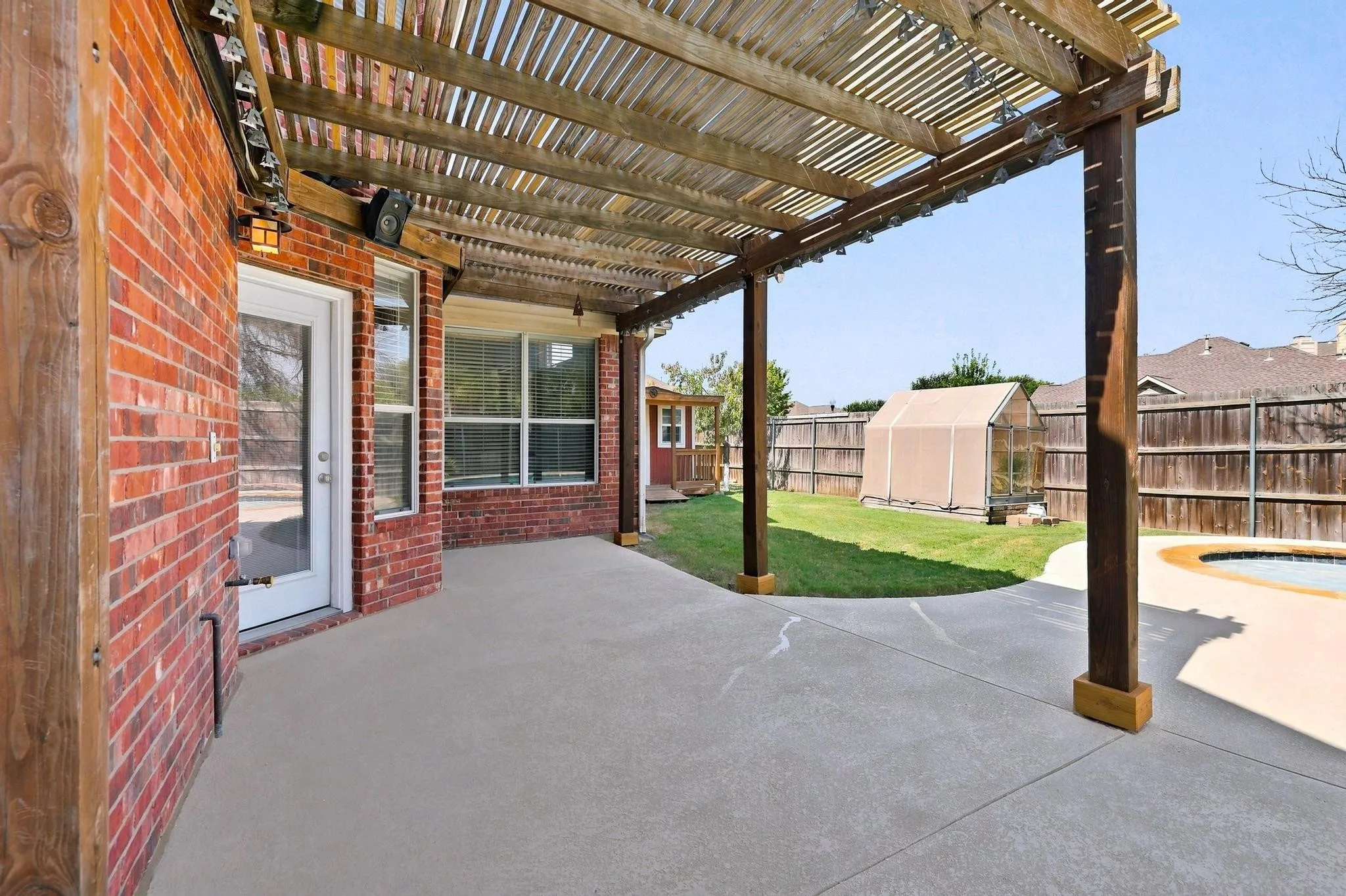 Single Family Residence For Sale in Denton County , 1512 Brewster Drive, Carrollton, Texas 75010, 3 Bedroom, 3 Bathroom, 2 Garage spaces, 2,513 Sqft, built in 1999, mls#21365590, Real Estate Agent in Carrollton, Homes For Sale in Denton county, Homes For Sale in Carrollton, Realtor in Carrollton Texas, Real Estate Brokerage Independent Realty Texas, Luminita Cordes Realtor