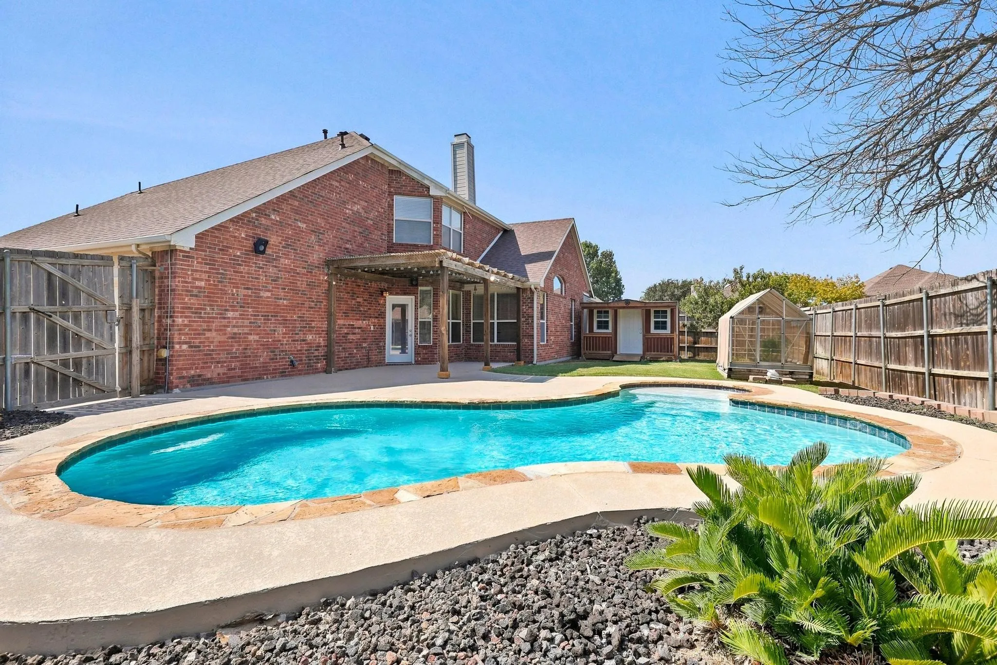 Single Family Residence For Sale in Denton County , 1512 Brewster Drive, Carrollton, Texas 75010, 3 Bedroom, 3 Bathroom, 2 Garage spaces, 2,513 Sqft, built in 1999, mls#21365590, Real Estate Agent in Carrollton, Homes For Sale in Denton county, Homes For Sale in Carrollton, Realtor in Carrollton Texas, Real Estate Brokerage Independent Realty Texas, Luminita Cordes Realtor