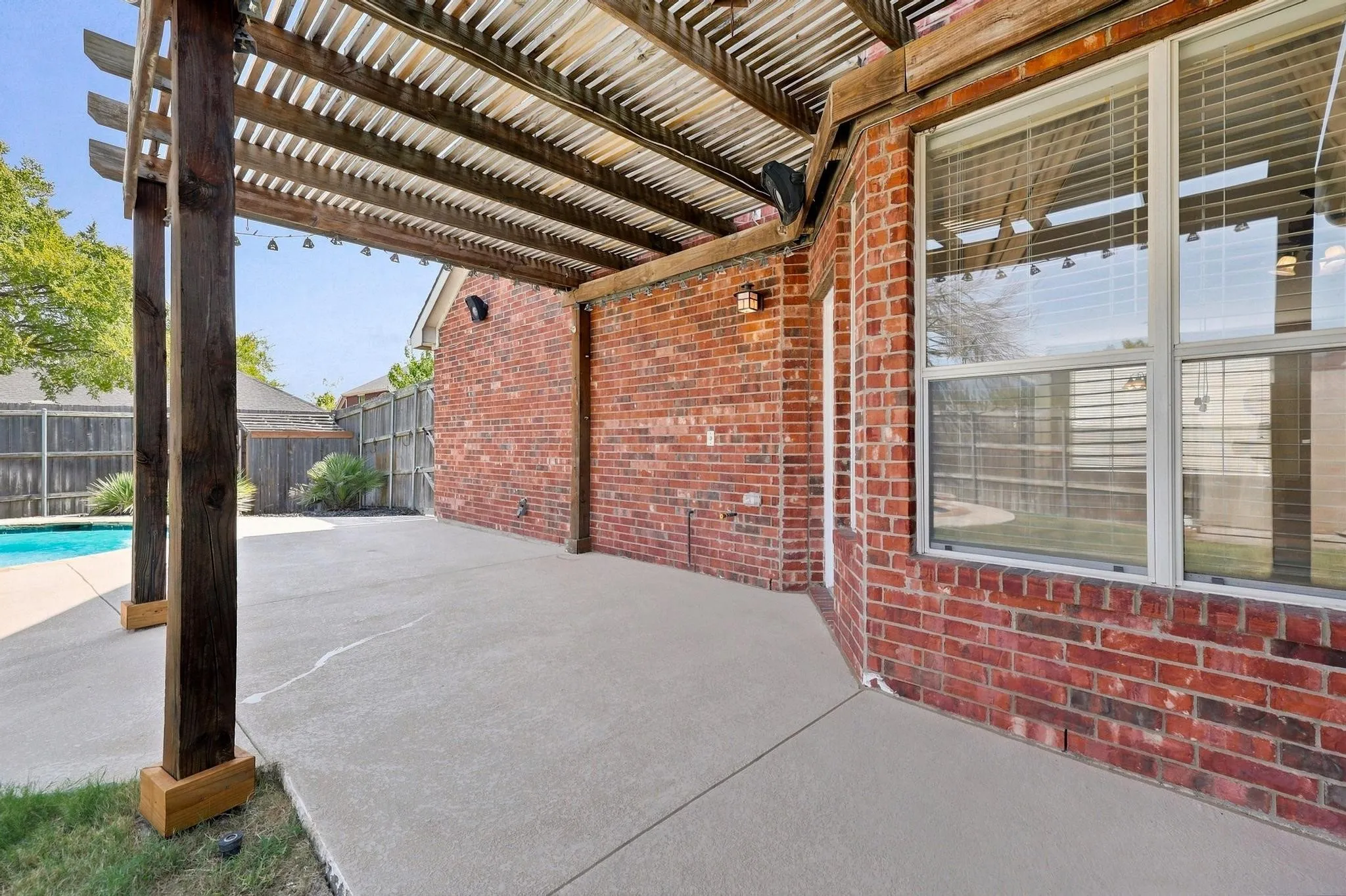 Single Family Residence For Sale in Denton County , 1512 Brewster Drive, Carrollton, Texas 75010, 3 Bedroom, 3 Bathroom, 2 Garage spaces, 2,513 Sqft, built in 1999, mls#21365590, Real Estate Agent in Carrollton, Homes For Sale in Denton county, Homes For Sale in Carrollton, Realtor in Carrollton Texas, Real Estate Brokerage Independent Realty Texas, Luminita Cordes Realtor