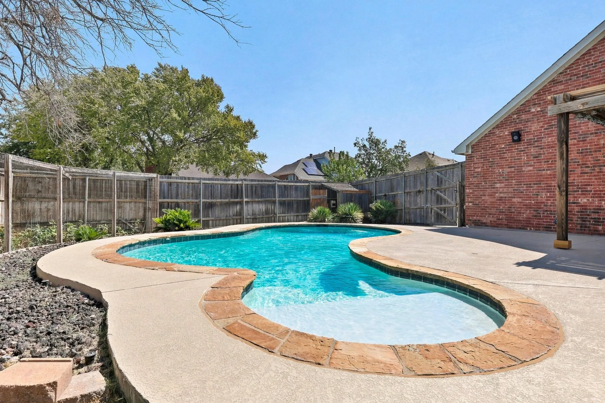 Single Family Residence For Sale in Denton County , 1512 Brewster Drive, Carrollton, Texas 75010, 3 Bedroom, 3 Bathroom, 2 Garage spaces, 2,513 Sqft, built in 1999, mls#21365590, Real Estate Agent in Carrollton, Homes For Sale in Denton county, Homes For Sale in Carrollton, Realtor in Carrollton Texas, Real Estate Brokerage Independent Realty Texas, Luminita Cordes Realtor