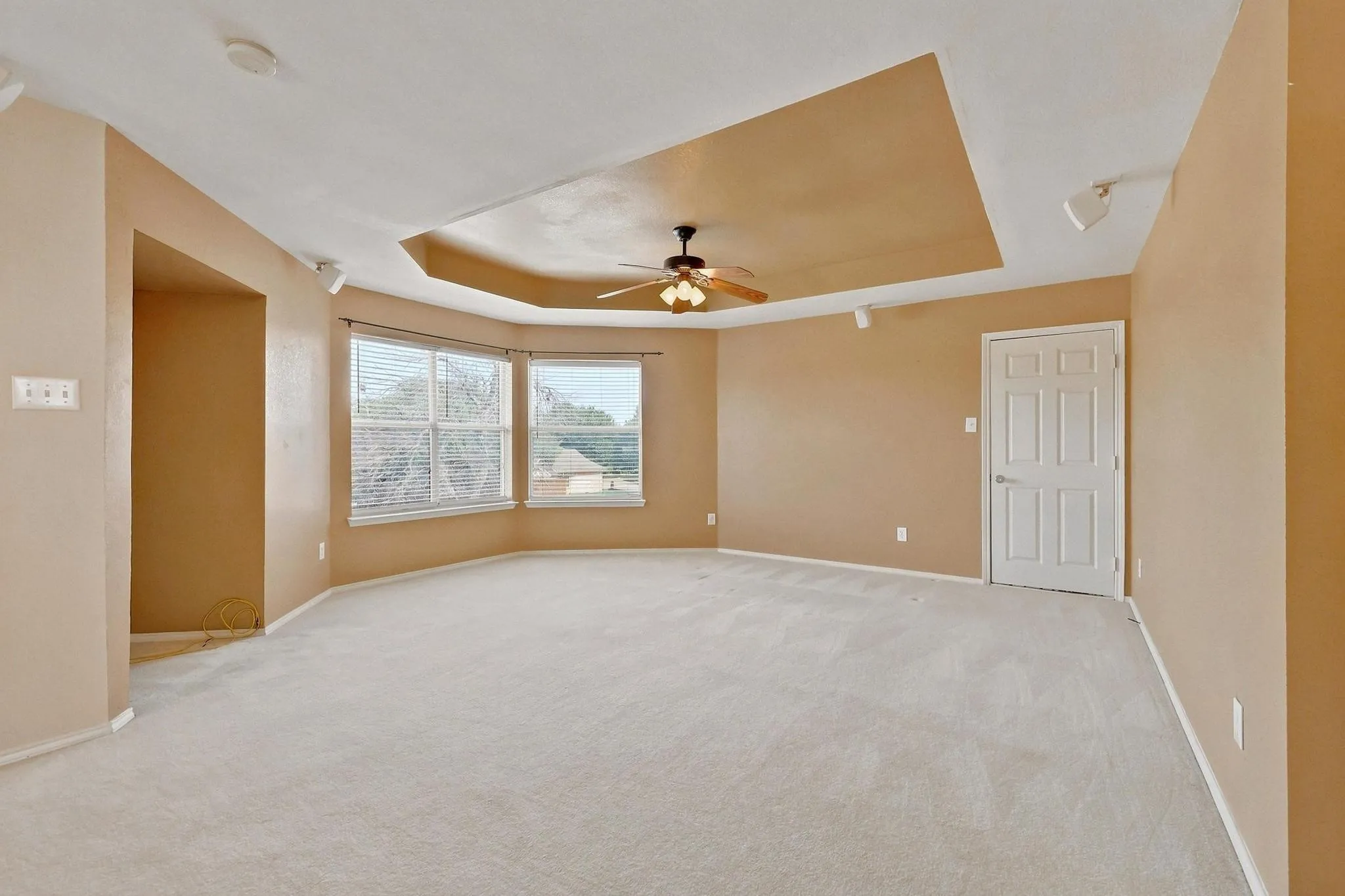 Single Family Residence For Sale in Denton County , 1512 Brewster Drive, Carrollton, Texas 75010, 3 Bedroom, 3 Bathroom, 2 Garage spaces, 2,513 Sqft, built in 1999, mls#21365590, Real Estate Agent in Carrollton, Homes For Sale in Denton county, Homes For Sale in Carrollton, Realtor in Carrollton Texas, Real Estate Brokerage Independent Realty Texas, Luminita Cordes Realtor