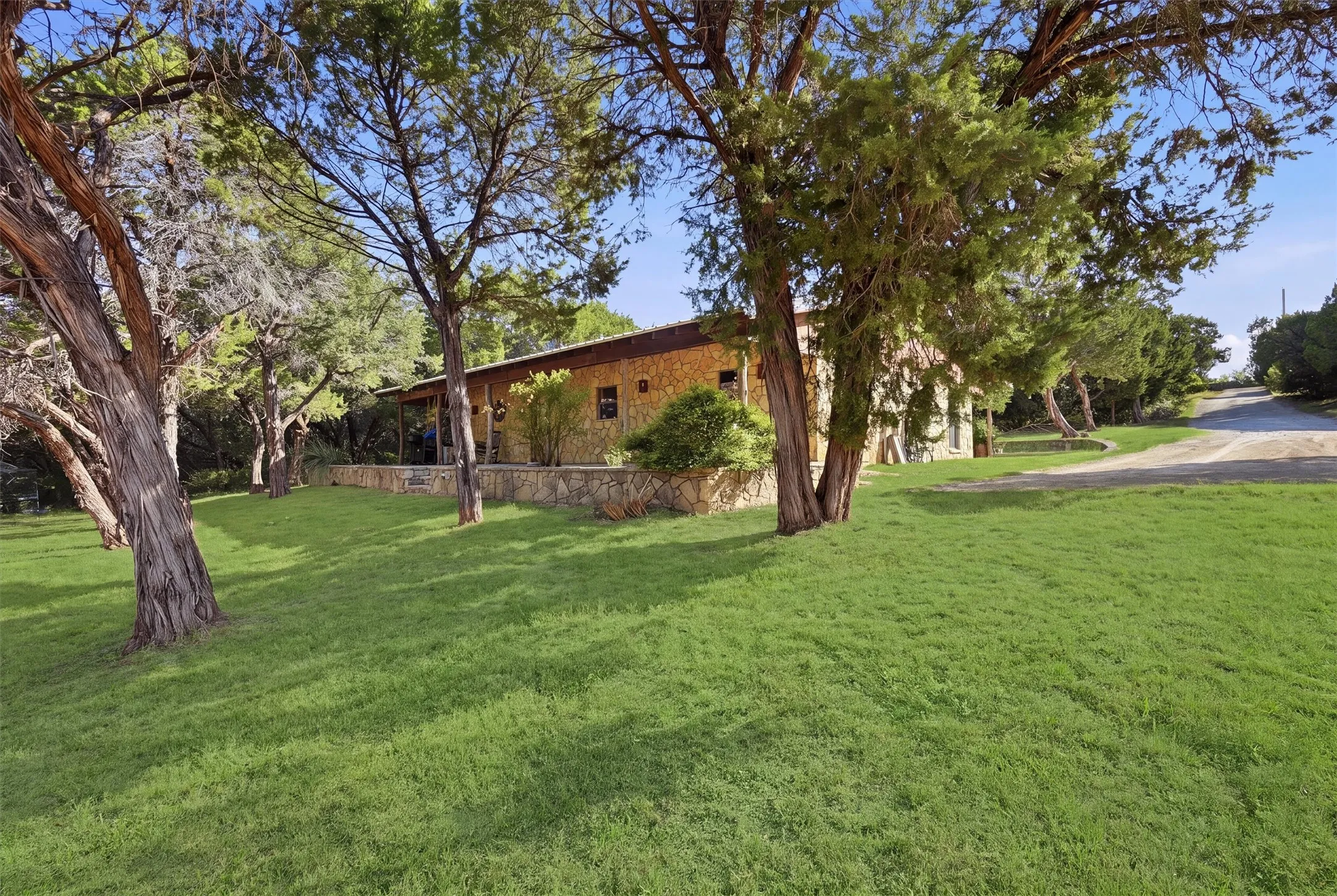 Single Family Residence For Sale in Somervell County , 1136 County Road 306b, Rainbow, Texas 76077, 3 Bedroom, 2 Bathroom, Garage spaces, 1,527 Sqft, built in 2004, mls#21361755, Real Estate Agent in Rainbow, Homes For Sale in Somervell county, Homes For Sale in Rainbow, Realtor in Rainbow Texas, Real Estate Brokerage Independent Realty Texas, Luminita Cordes Realtor