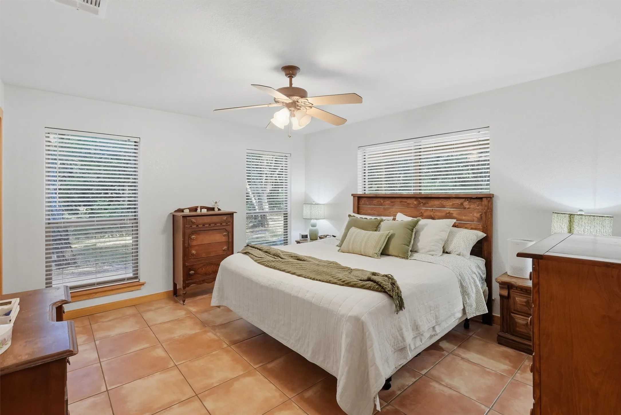Single Family Residence For Sale in Somervell County , 1136 County Road 306b, Rainbow, Texas 76077, 3 Bedroom, 2 Bathroom, Garage spaces, 1,527 Sqft, built in 2004, mls#21361755, Real Estate Agent in Rainbow, Homes For Sale in Somervell county, Homes For Sale in Rainbow, Realtor in Rainbow Texas, Real Estate Brokerage Independent Realty Texas, Luminita Cordes Realtor