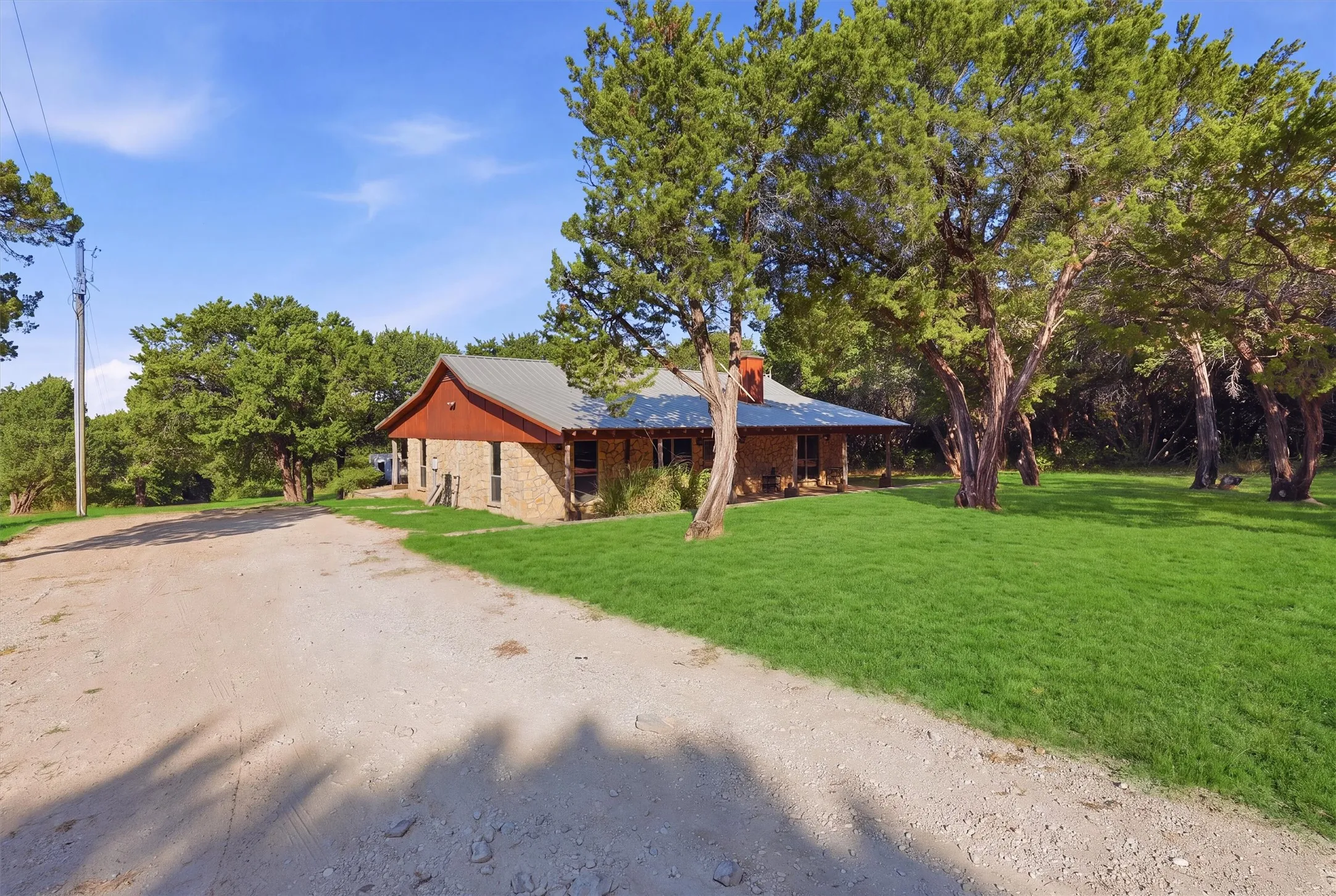 Single Family Residence For Sale in Somervell County , 1136 County Road 306b, Rainbow, Texas 76077, 3 Bedroom, 2 Bathroom, Garage spaces, 1,527 Sqft, built in 2004, mls#21361755, Real Estate Agent in Rainbow, Homes For Sale in Somervell county, Homes For Sale in Rainbow, Realtor in Rainbow Texas, Real Estate Brokerage Independent Realty Texas, Luminita Cordes Realtor