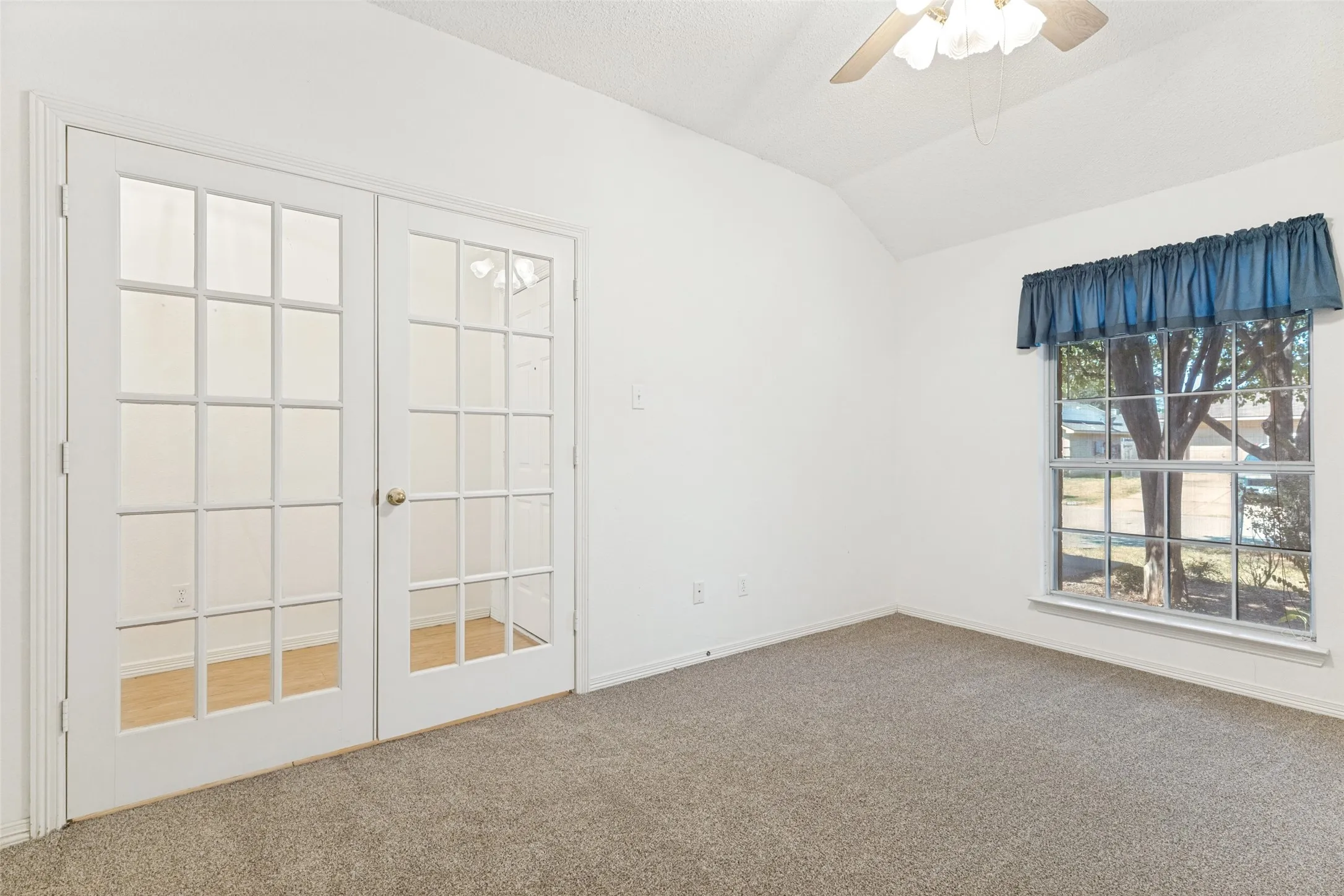 Single Family Residence For Sale in Tarrant County , 8104 Berkshire Drive, Fort Worth, Texas 76137, 4 Bedroom, 2 Bathroom, 2 Garage spaces, 1,959 Sqft, built in 1998, mls#21366518, Real Estate Agent in Fort Worth, Homes For Sale in Tarrant county, Homes For Sale in Fort Worth, Realtor in Fort Worth Texas, Real Estate Brokerage Independent Realty Texas, Luminita Cordes Realtor