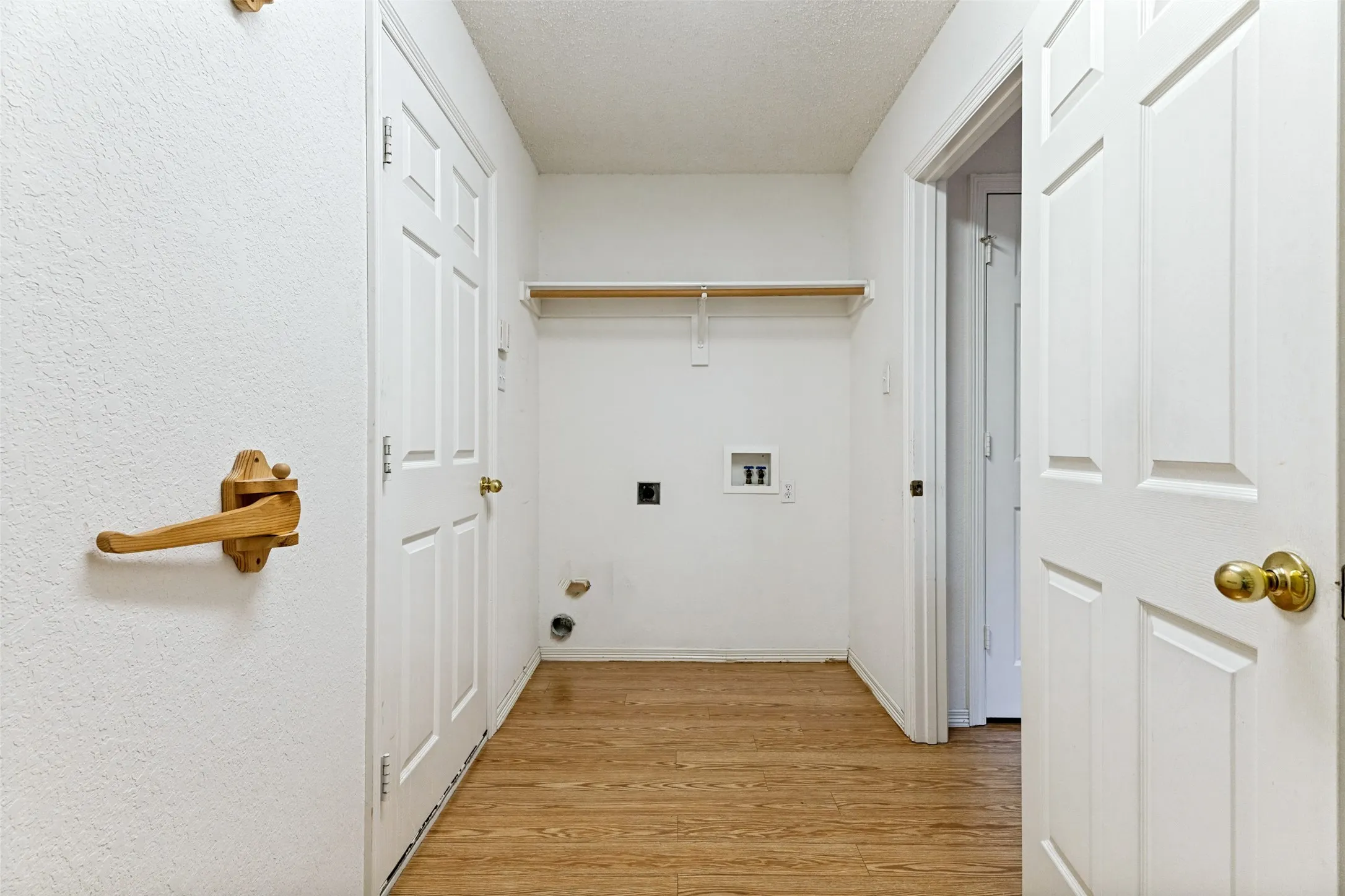 Single Family Residence For Sale in Tarrant County , 8104 Berkshire Drive, Fort Worth, Texas 76137, 4 Bedroom, 2 Bathroom, 2 Garage spaces, 1,959 Sqft, built in 1998, mls#21366518, Real Estate Agent in Fort Worth, Homes For Sale in Tarrant county, Homes For Sale in Fort Worth, Realtor in Fort Worth Texas, Real Estate Brokerage Independent Realty Texas, Luminita Cordes Realtor
