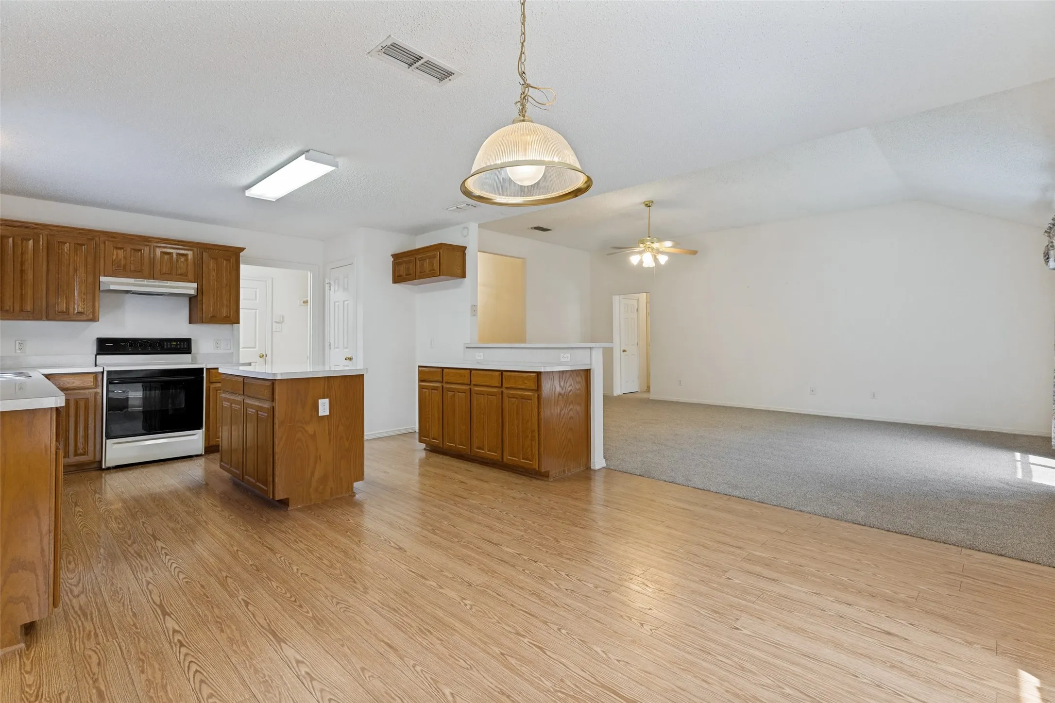 Single Family Residence For Sale in Tarrant County , 8104 Berkshire Drive, Fort Worth, Texas 76137, 4 Bedroom, 2 Bathroom, 2 Garage spaces, 1,959 Sqft, built in 1998, mls#21366518, Real Estate Agent in Fort Worth, Homes For Sale in Tarrant county, Homes For Sale in Fort Worth, Realtor in Fort Worth Texas, Real Estate Brokerage Independent Realty Texas, Luminita Cordes Realtor