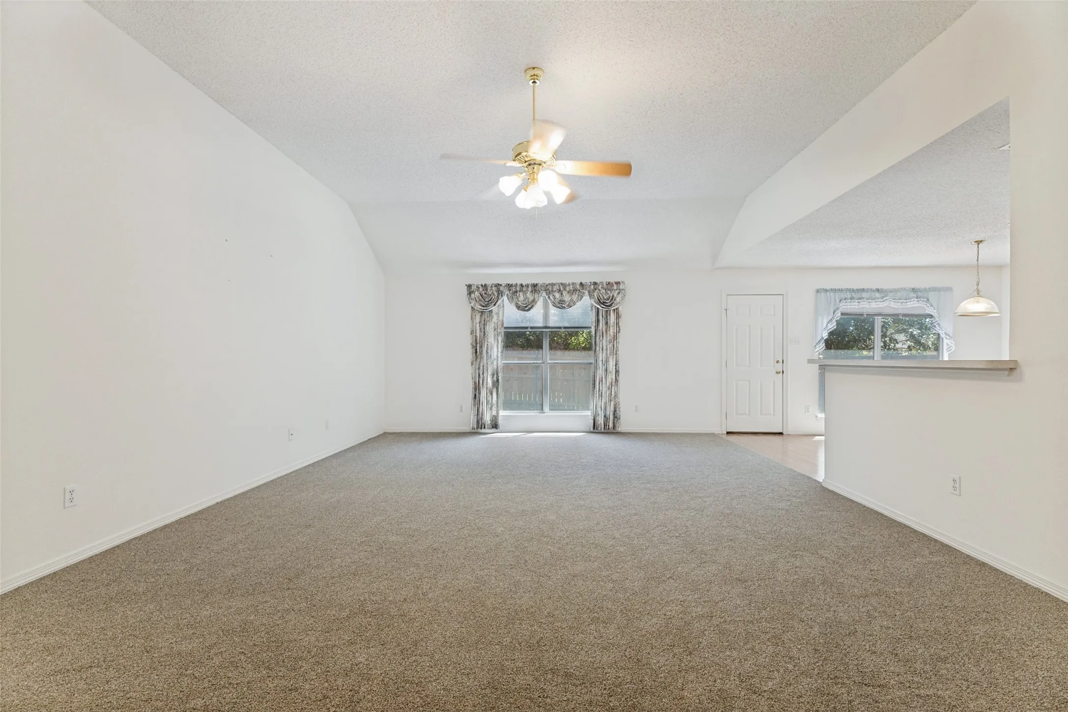 Single Family Residence For Sale in Tarrant County , 8104 Berkshire Drive, Fort Worth, Texas 76137, 4 Bedroom, 2 Bathroom, 2 Garage spaces, 1,959 Sqft, built in 1998, mls#21366518, Real Estate Agent in Fort Worth, Homes For Sale in Tarrant county, Homes For Sale in Fort Worth, Realtor in Fort Worth Texas, Real Estate Brokerage Independent Realty Texas, Luminita Cordes Realtor